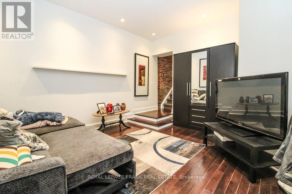 












210 MCDONNEL STREET

,
Peterborough Central (North),




Ontario
K9H2V9

