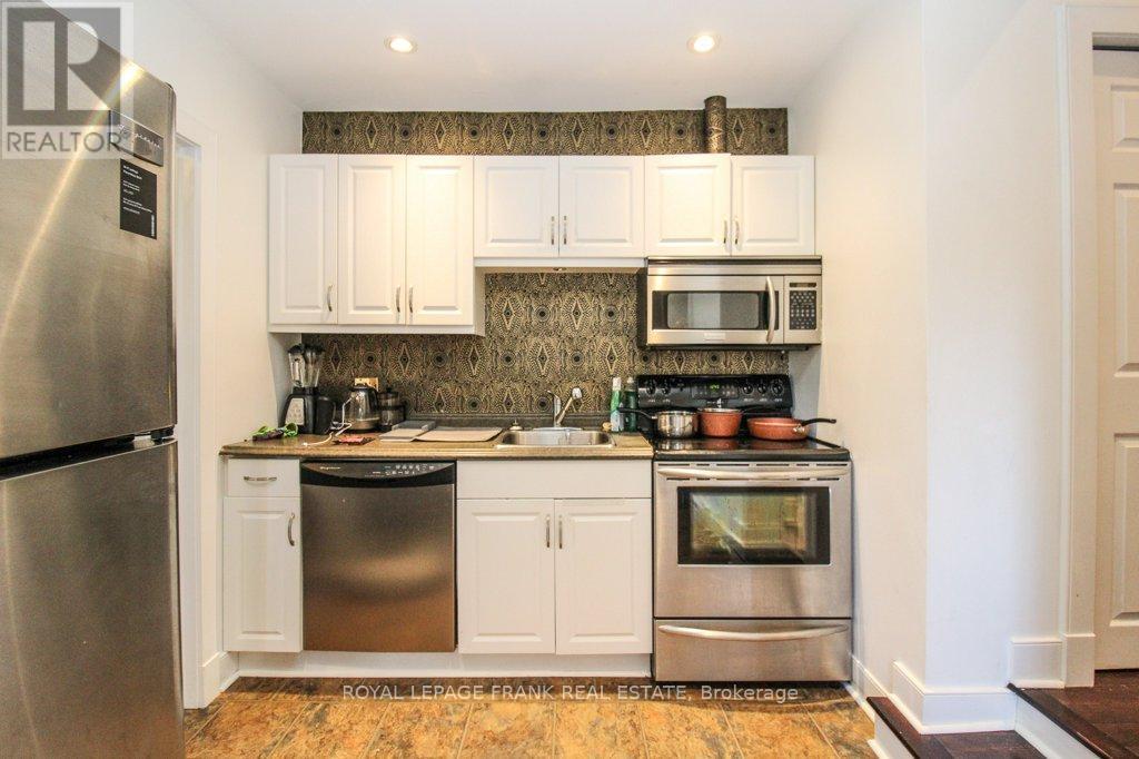 












210 MCDONNEL STREET

,
Peterborough Central (North),




Ontario
K9H2V9

