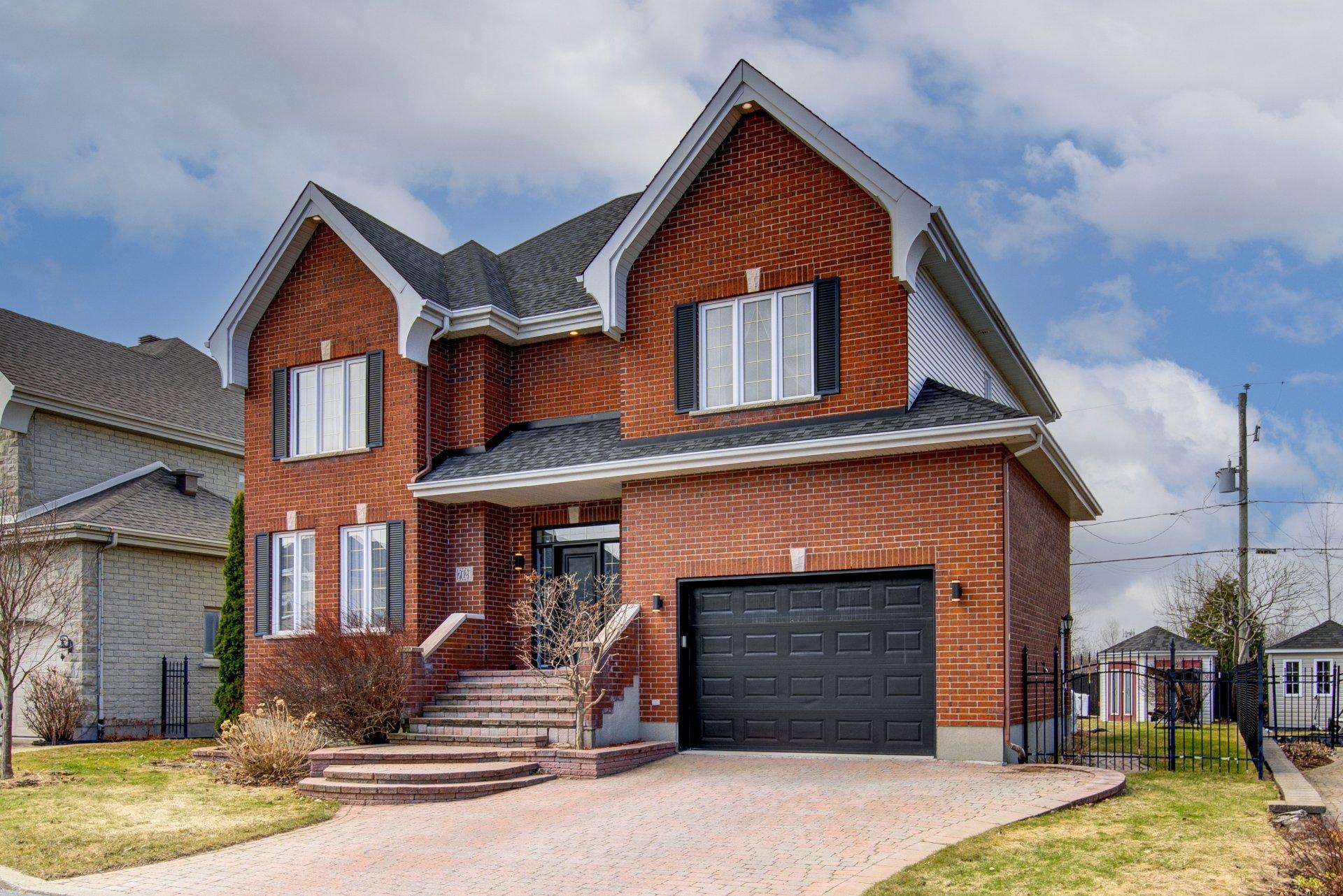 









7121


Rue des Pivoines

,
Longueuil (Saint-Hubert),




QC
J3Y9H5

