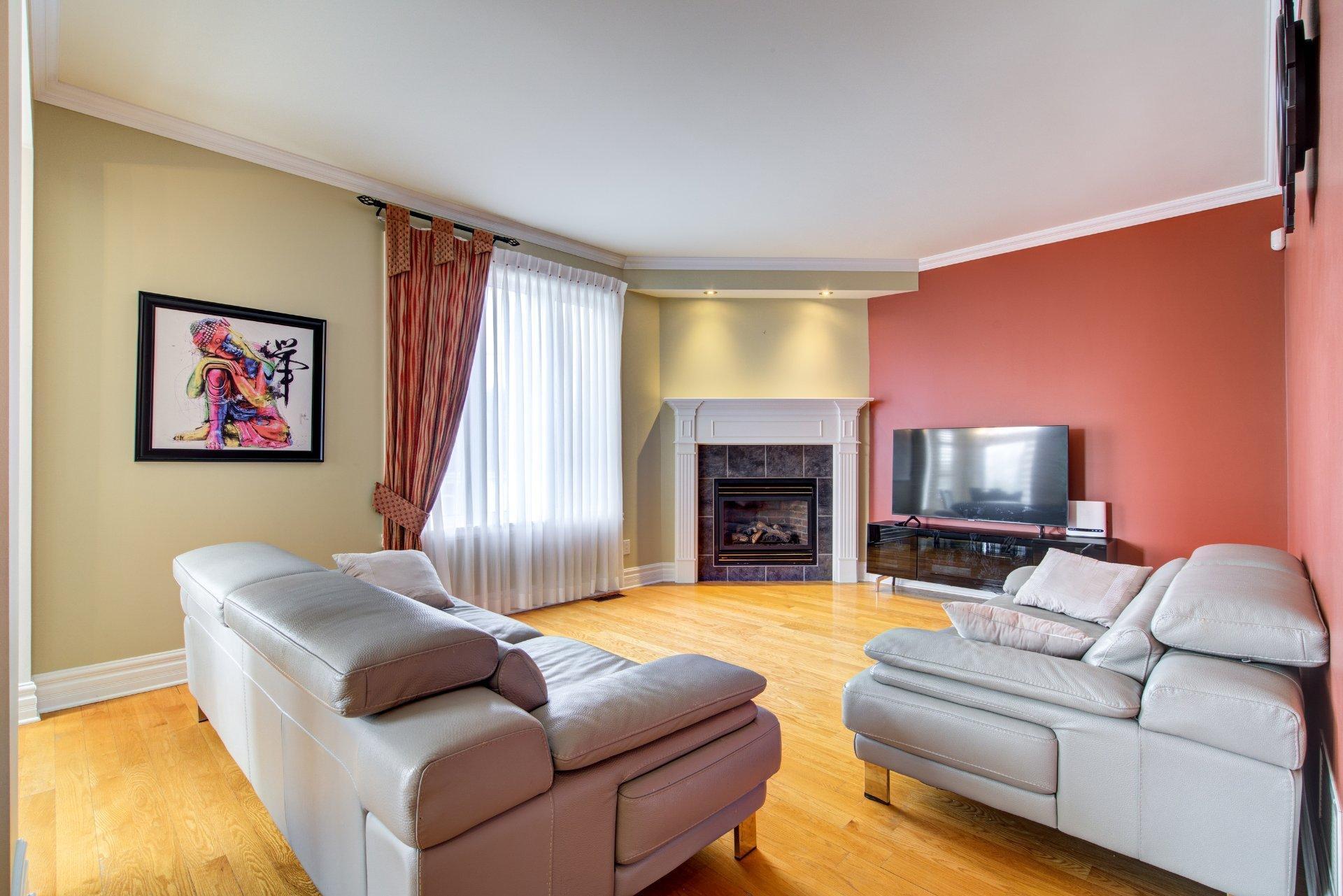 









7121


Rue des Pivoines

,
Longueuil (Saint-Hubert),




QC
J3Y9H5

