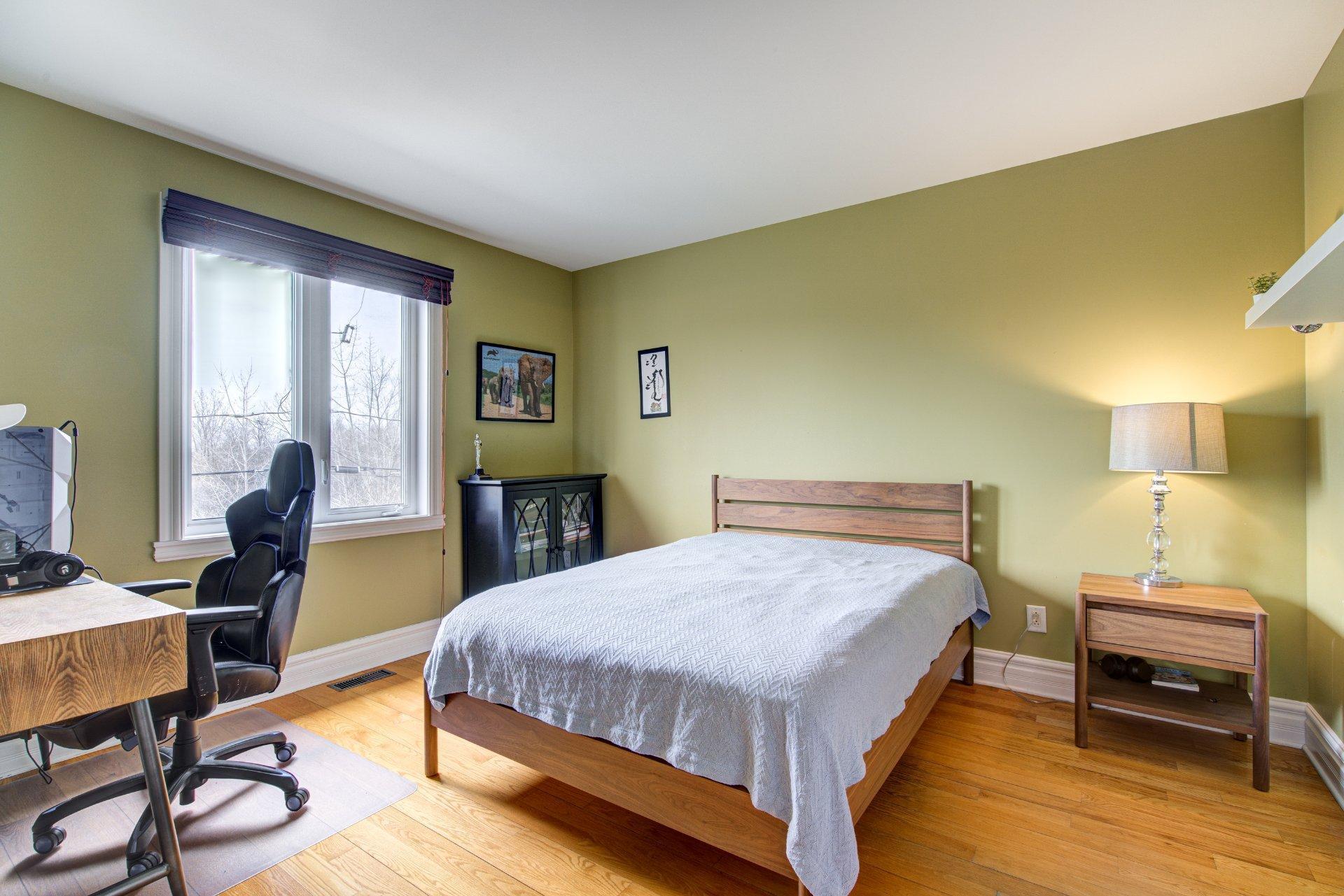









7121


Rue des Pivoines

,
Longueuil (Saint-Hubert),




QC
J3Y9H5

