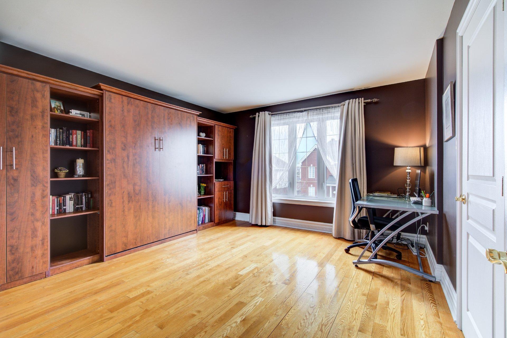









7121


Rue des Pivoines

,
Longueuil (Saint-Hubert),




QC
J3Y9H5

