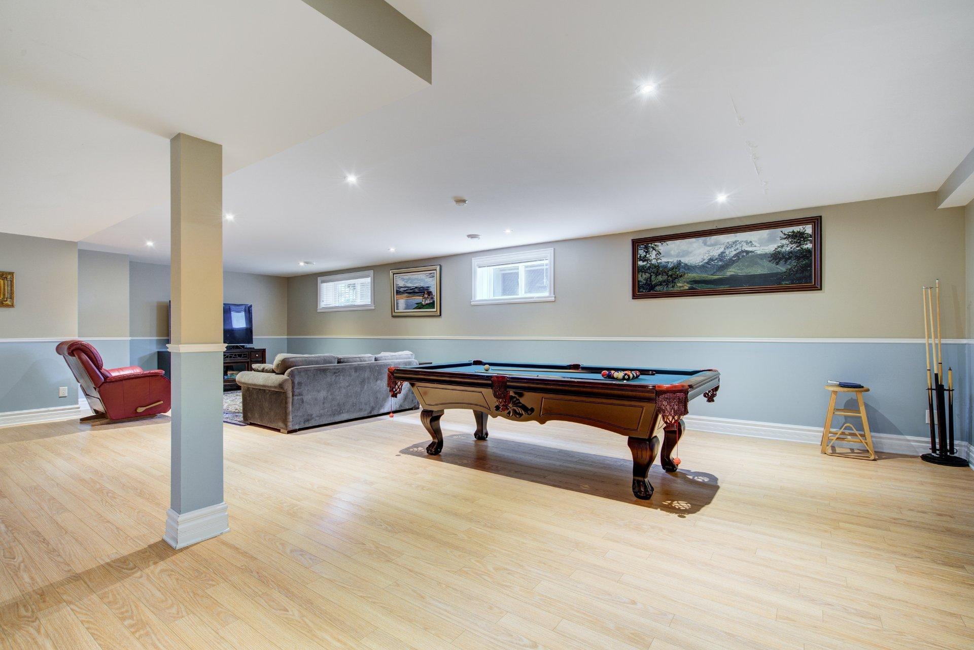 









7121


Rue des Pivoines

,
Longueuil (Saint-Hubert),




QC
J3Y9H5

