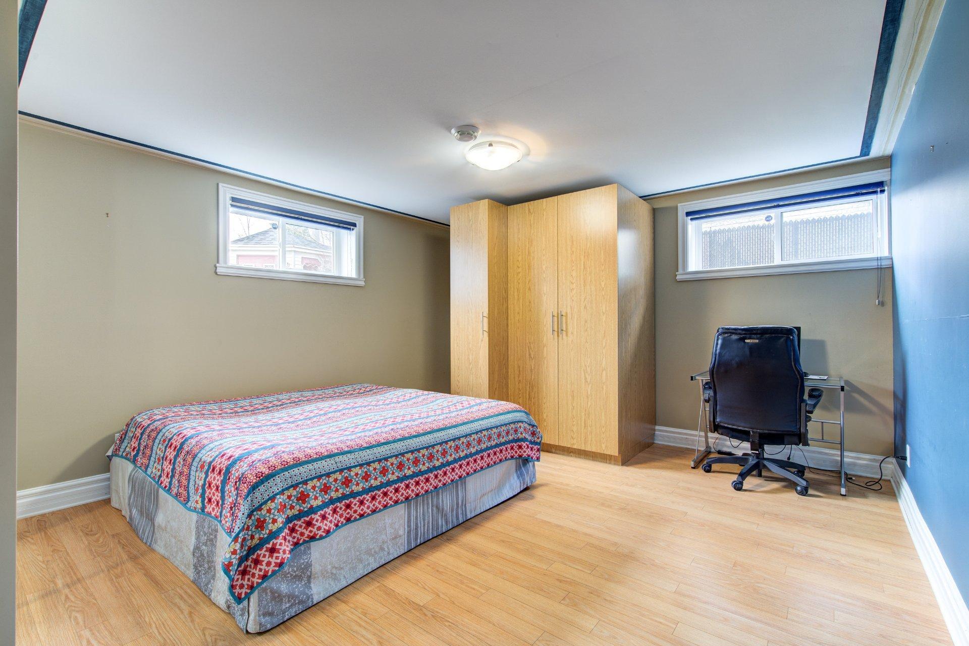 









7121


Rue des Pivoines

,
Longueuil (Saint-Hubert),




QC
J3Y9H5

