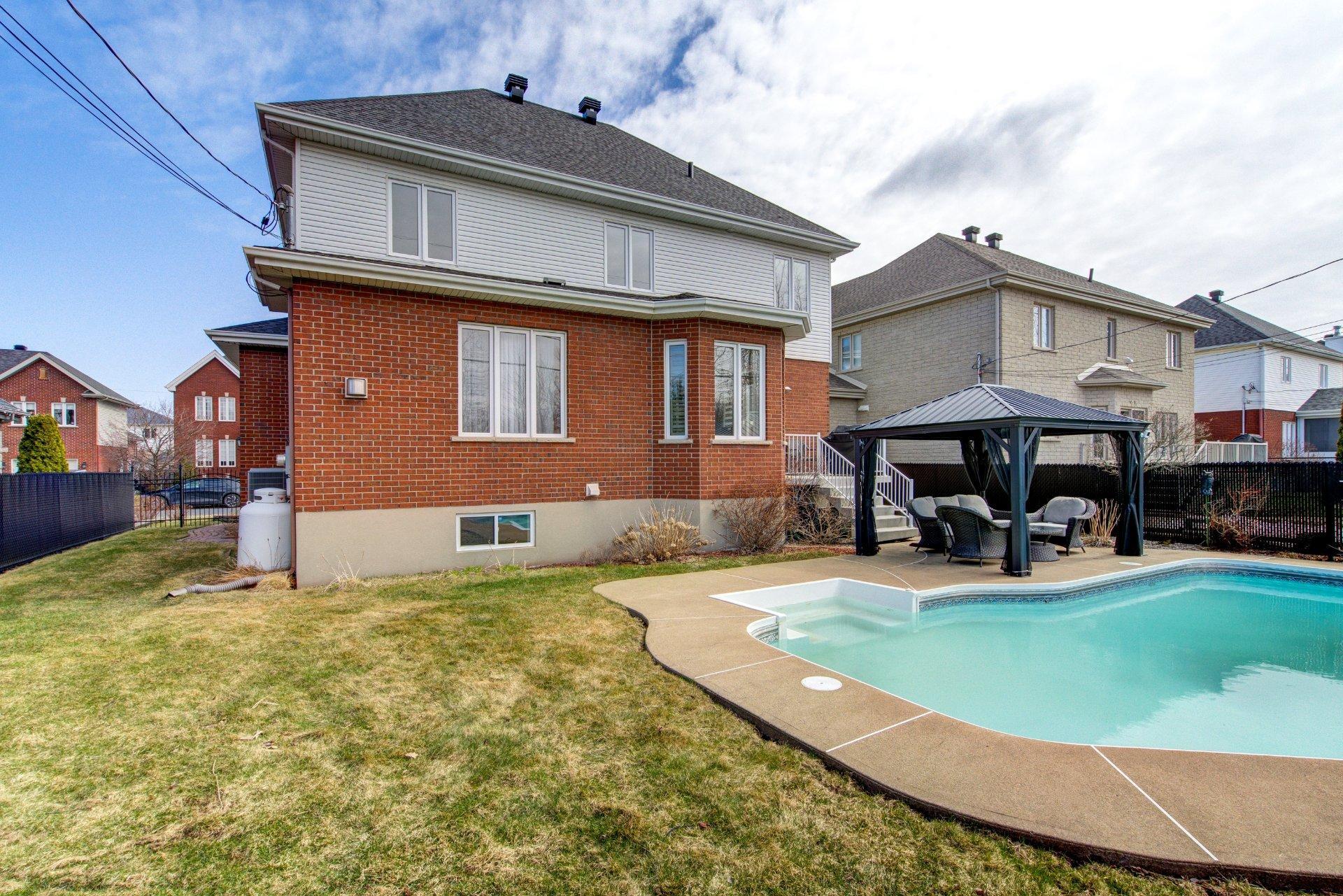 









7121


Rue des Pivoines

,
Longueuil (Saint-Hubert),




QC
J3Y9H5

