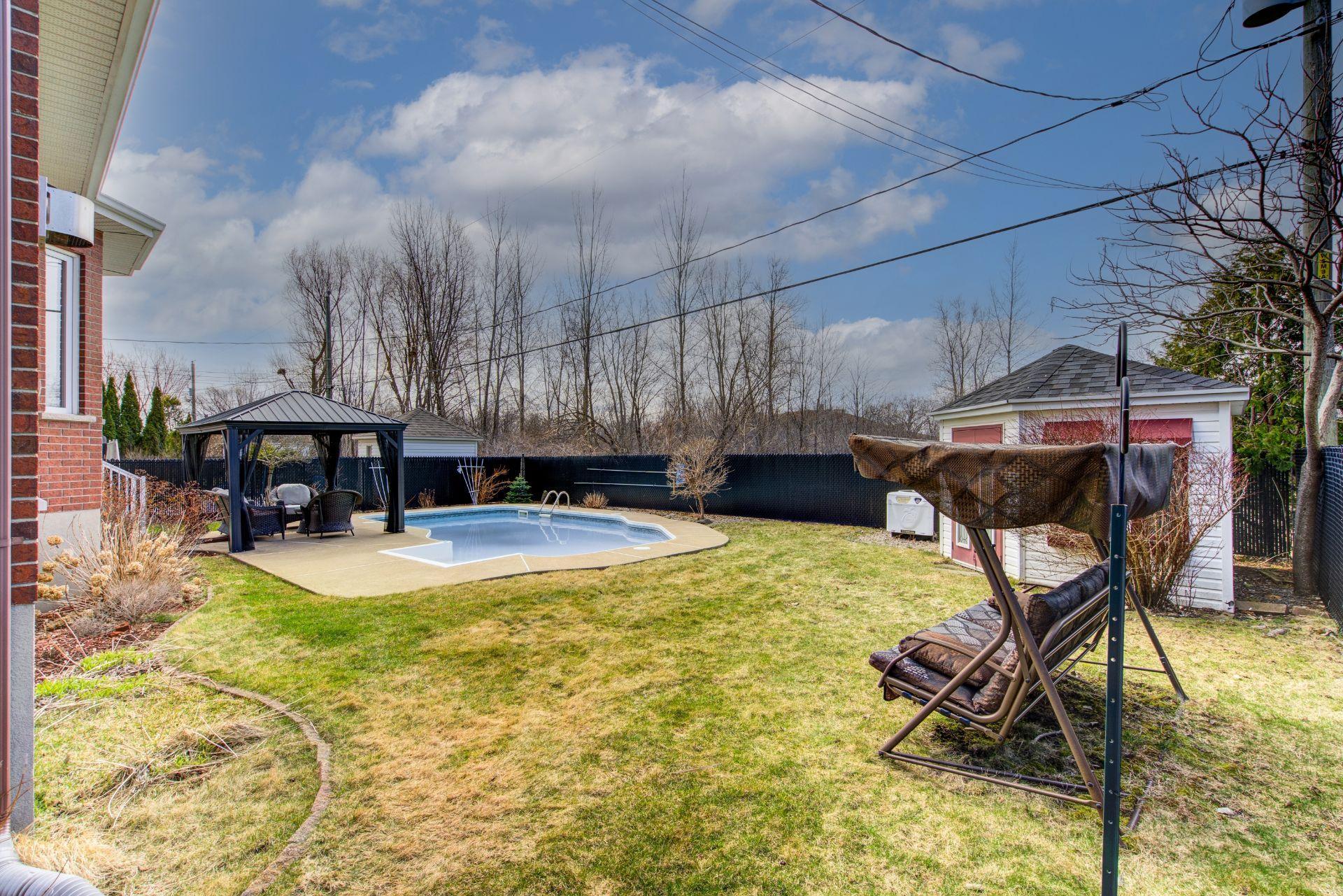 









7121


Rue des Pivoines

,
Longueuil (Saint-Hubert),




QC
J3Y9H5

