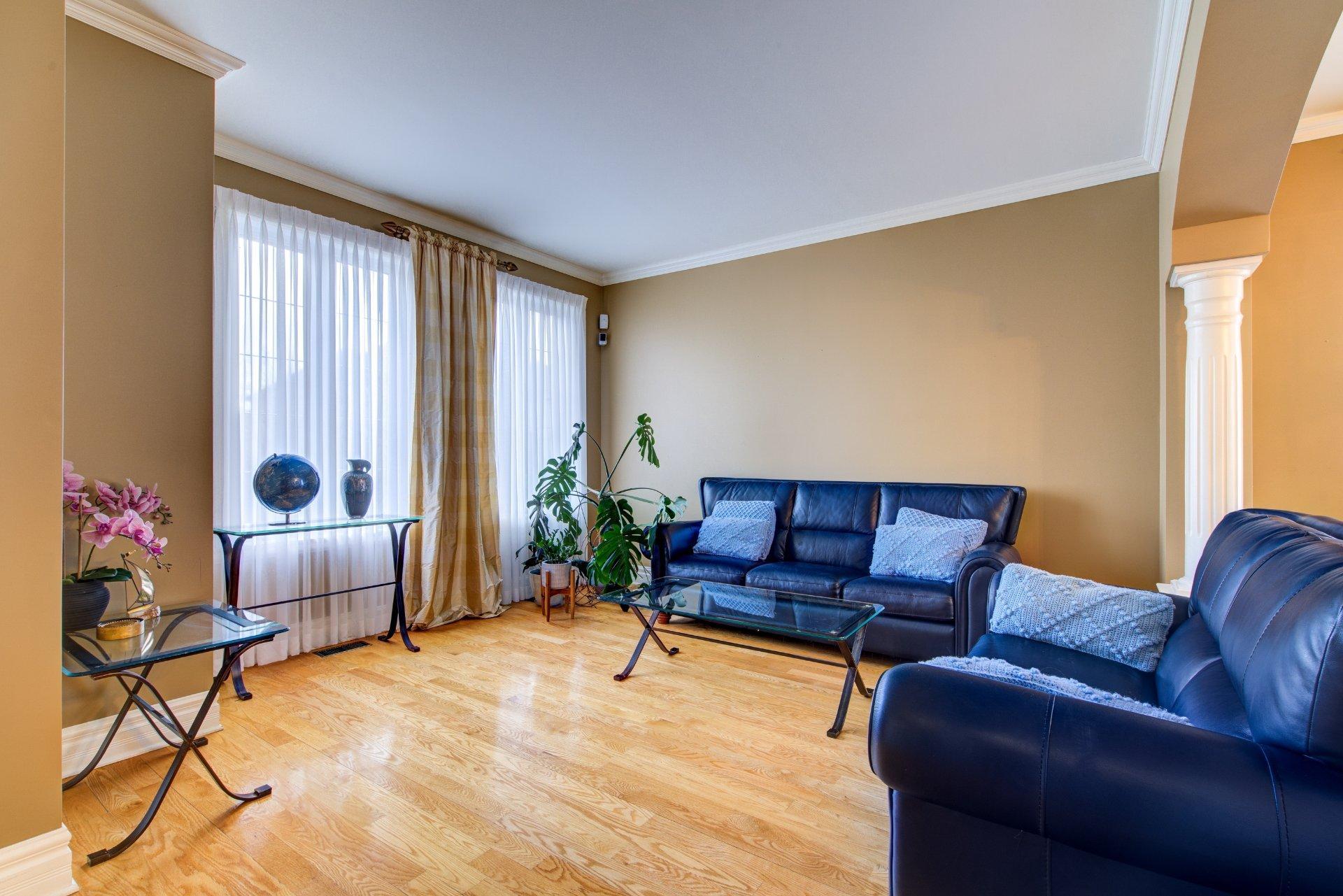 









7121


Rue des Pivoines

,
Longueuil (Saint-Hubert),




QC
J3Y9H5

