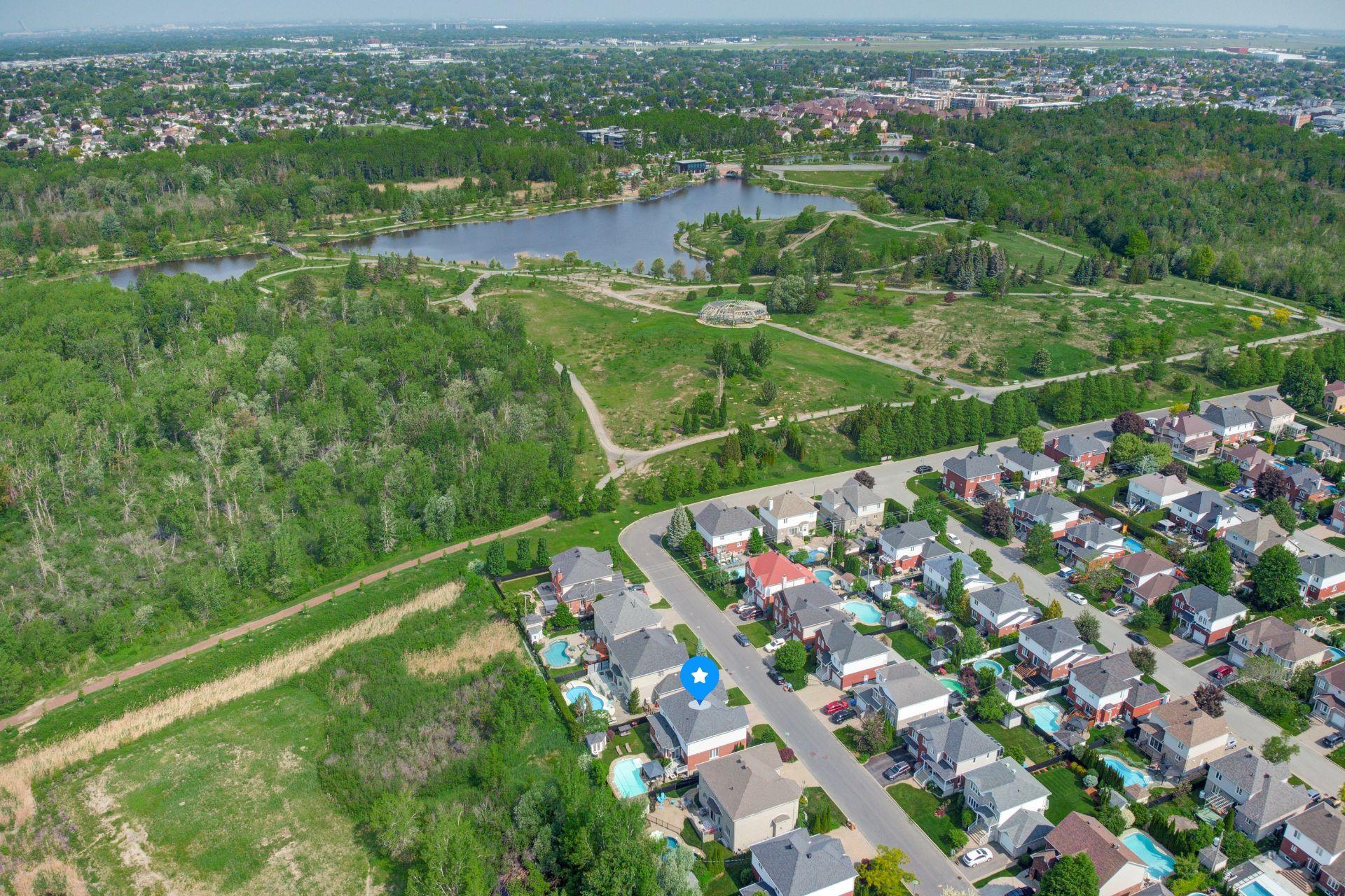









7121


Rue des Pivoines

,
Longueuil (Saint-Hubert),




QC
J3Y9H5

