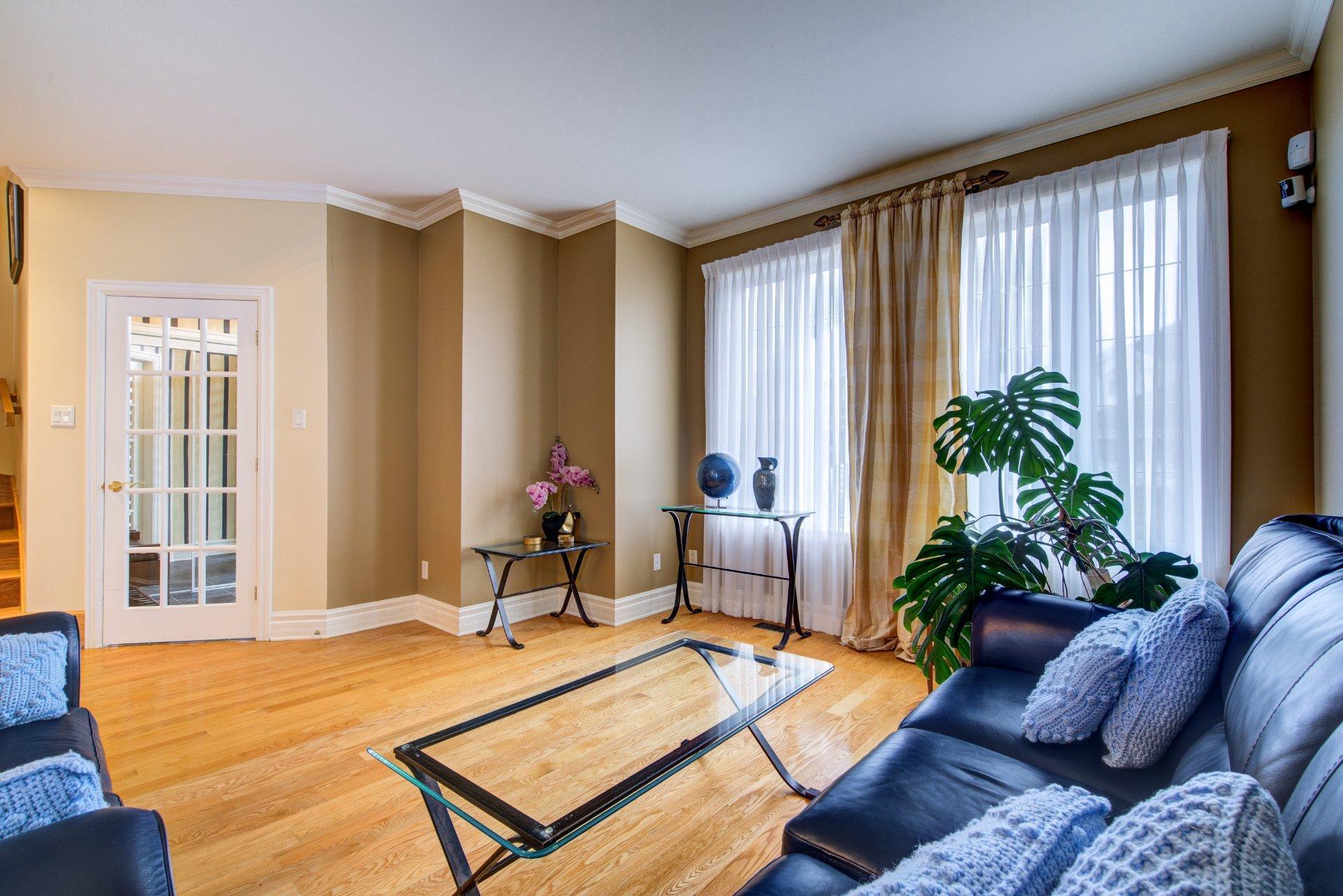 









7121


Rue des Pivoines

,
Longueuil (Saint-Hubert),




QC
J3Y9H5

