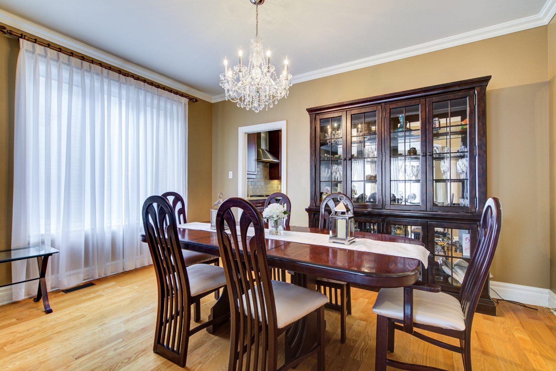 









7121


Rue des Pivoines

,
Longueuil (Saint-Hubert),




QC
J3Y9H5

