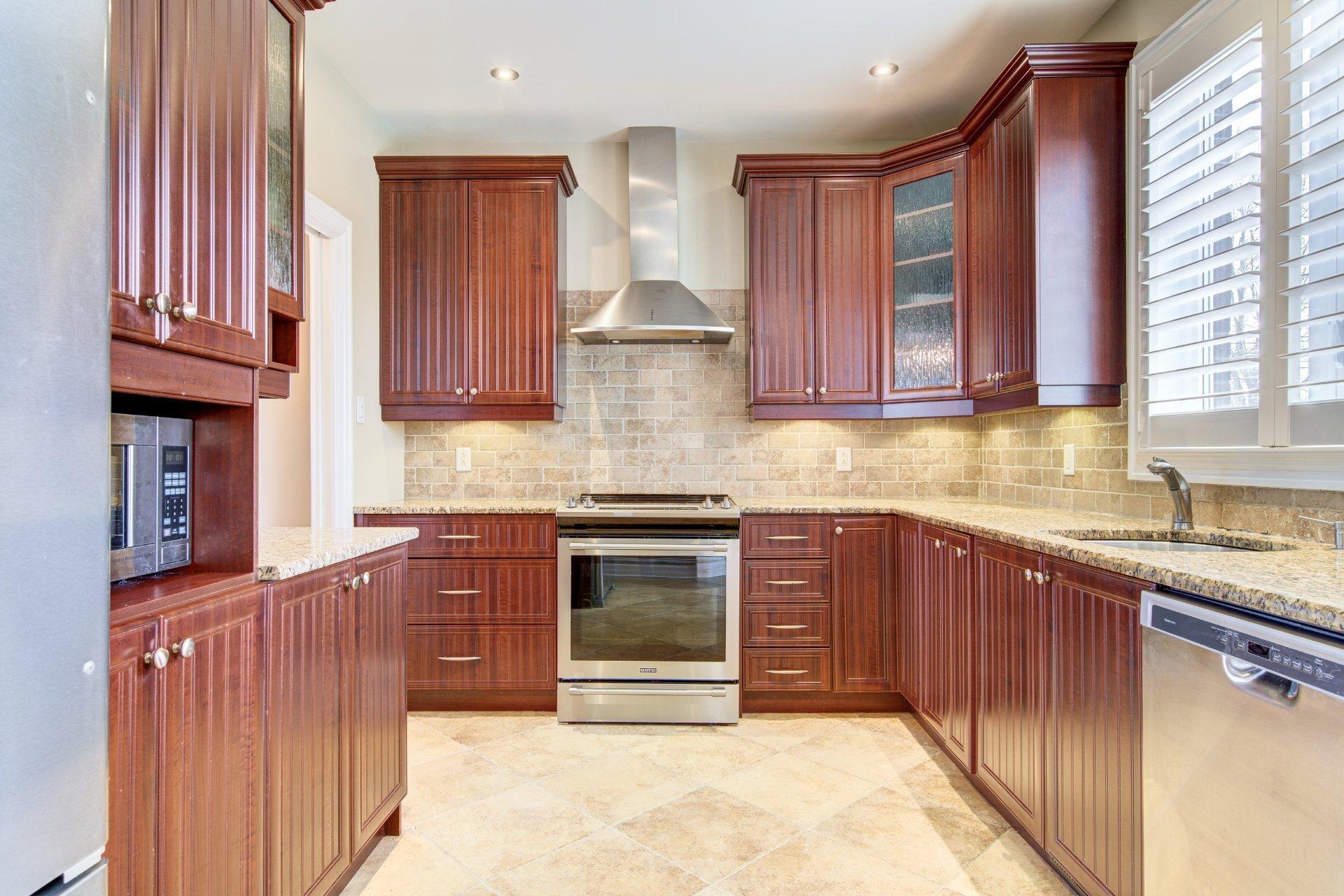 









7121


Rue des Pivoines

,
Longueuil (Saint-Hubert),




QC
J3Y9H5

