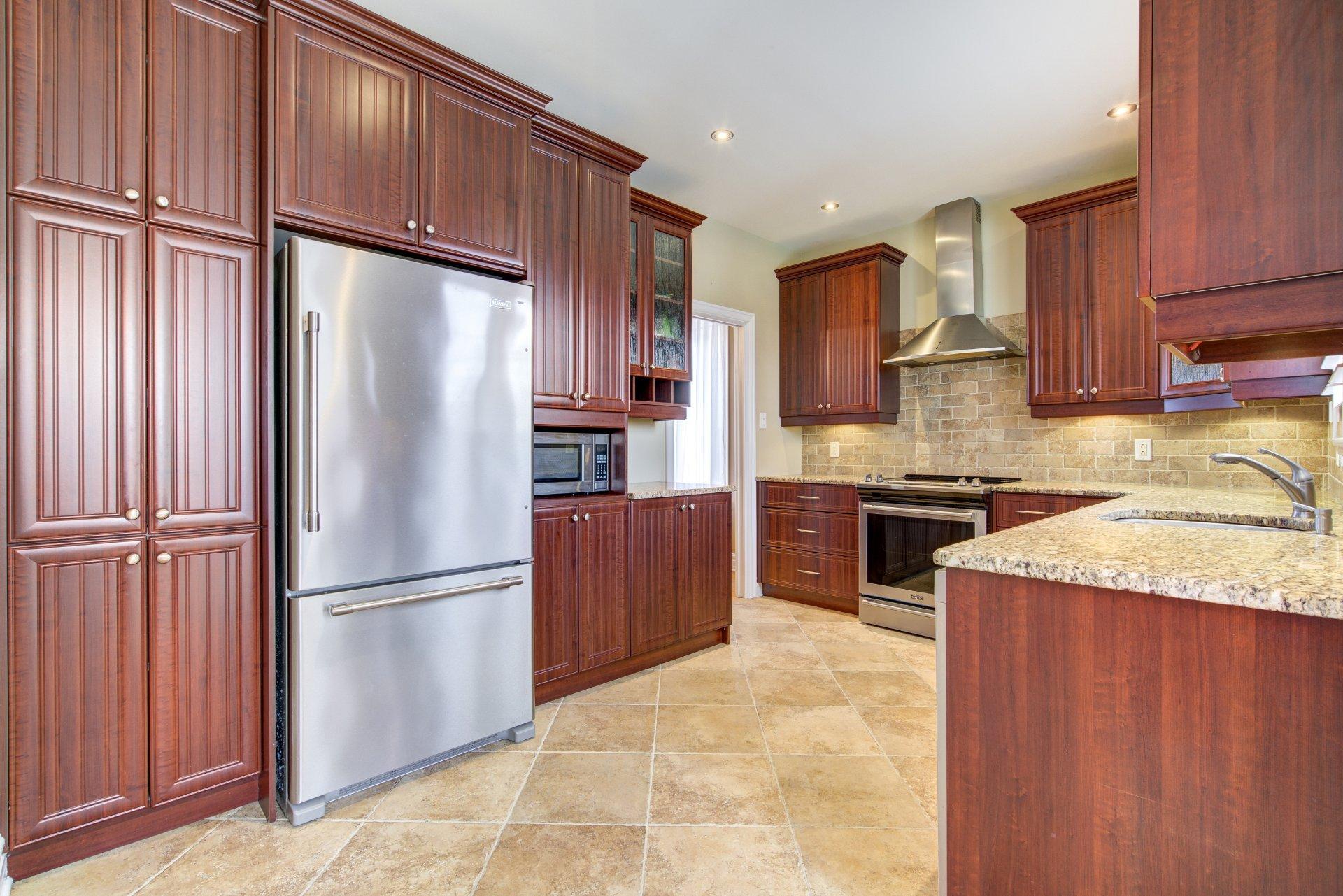 









7121


Rue des Pivoines

,
Longueuil (Saint-Hubert),




QC
J3Y9H5

