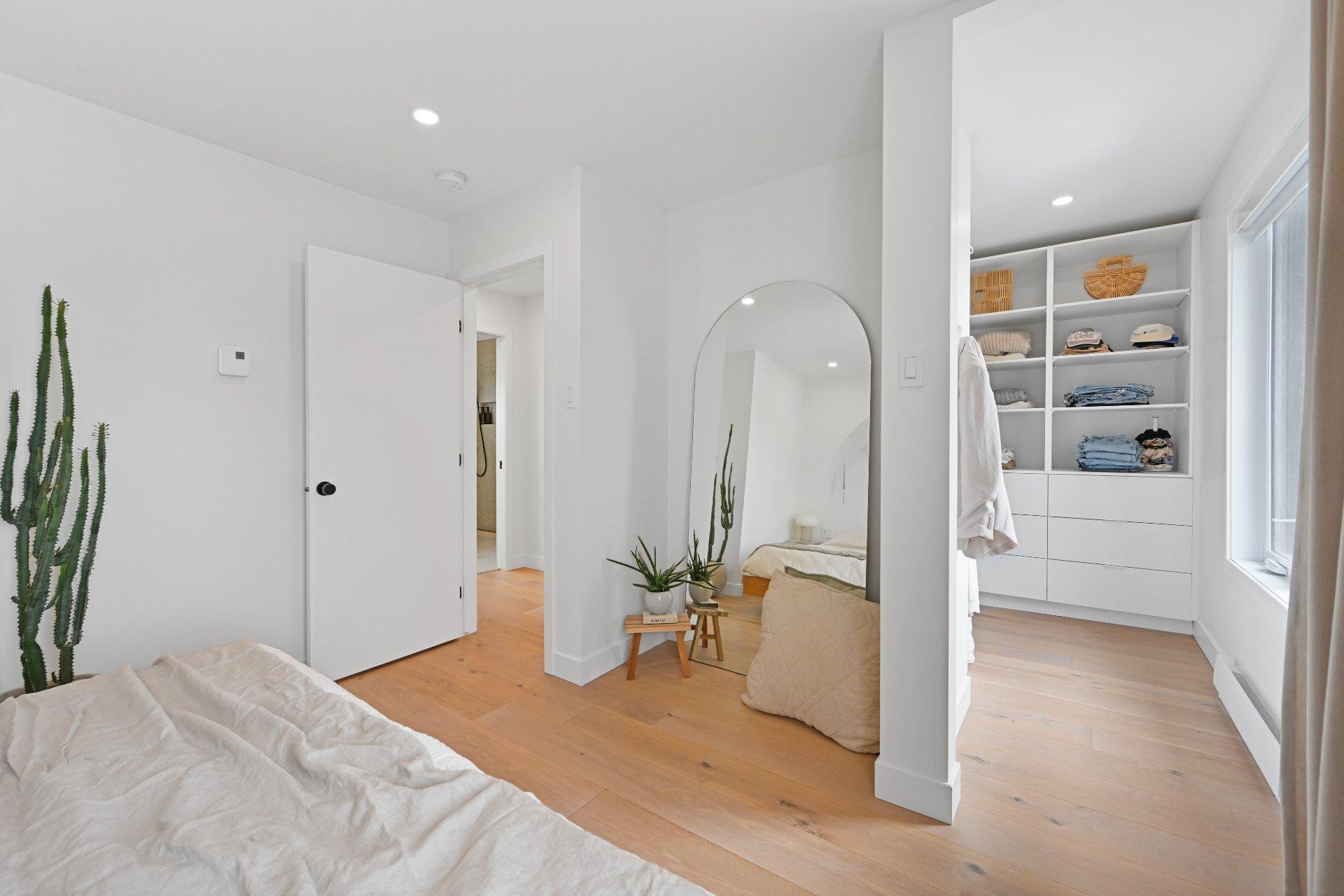 









271


Rue France

,
Saint-Jean-sur-Richelieu,




QC
J2W1L2


