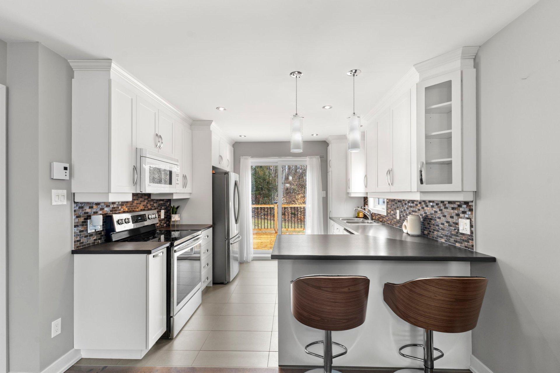 









38BZ


Rue Adonis

,
Val-des-Monts,




QC
J8N0C2

