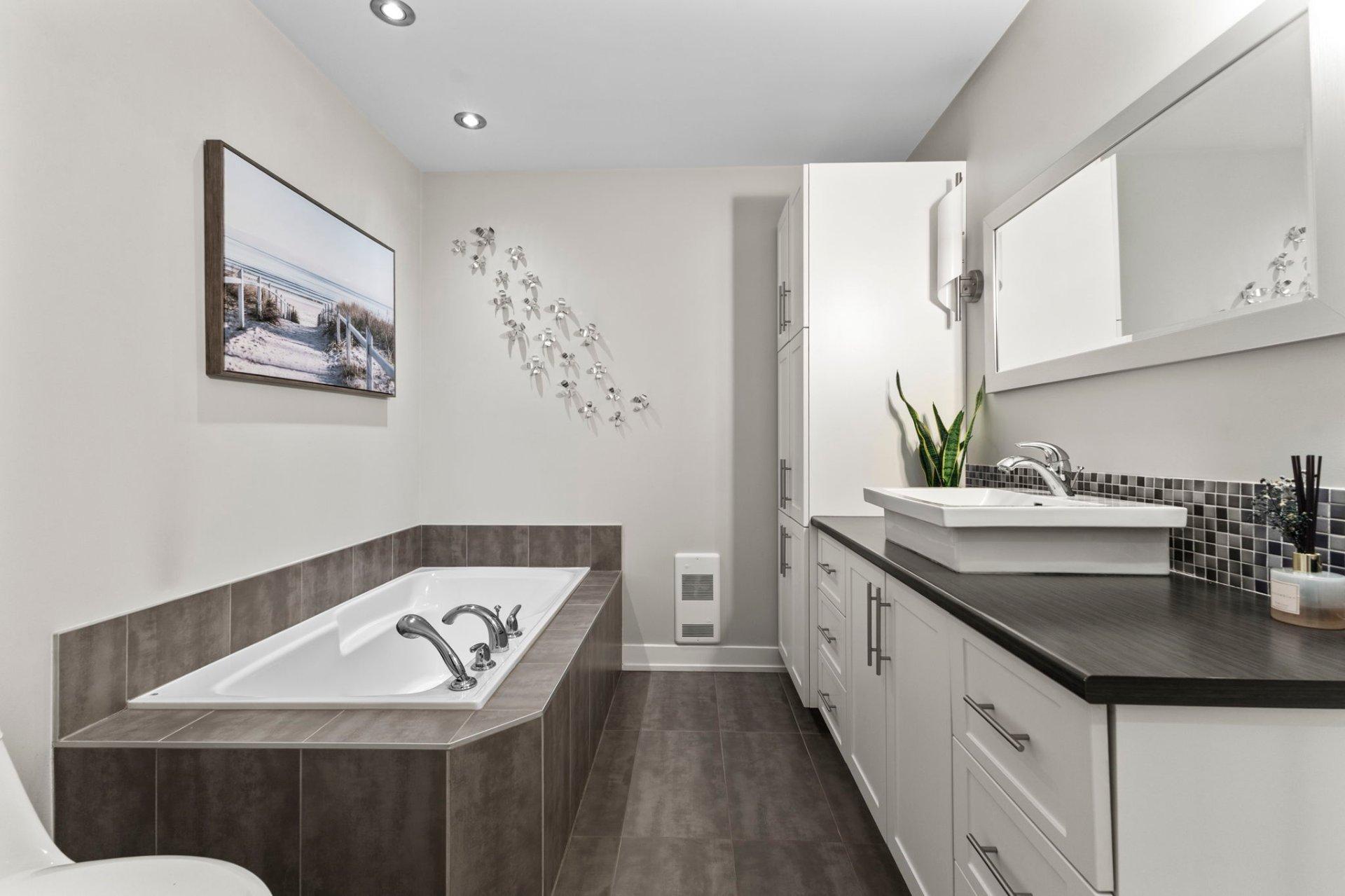 









38BZ


Rue Adonis

,
Val-des-Monts,




QC
J8N0C2

