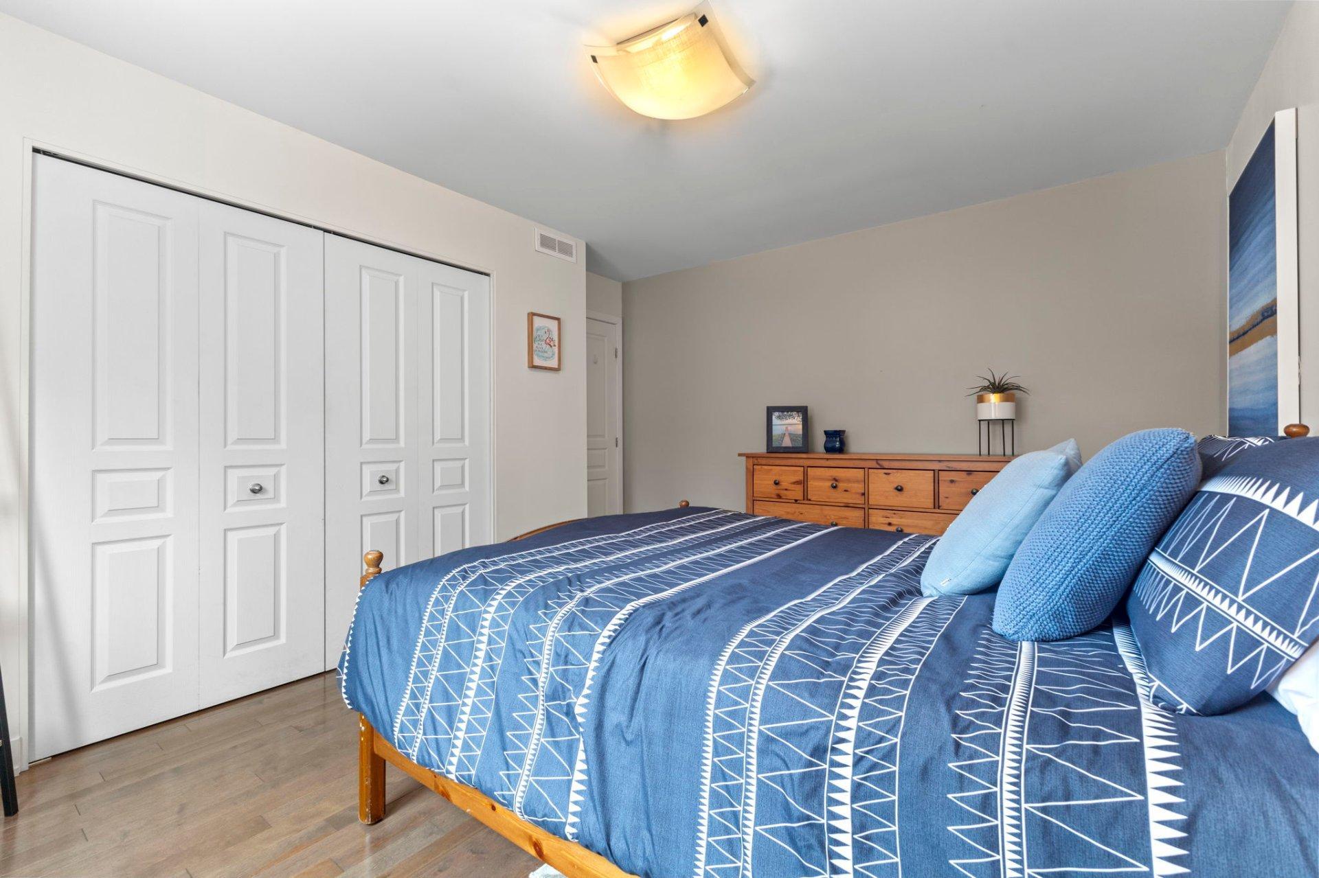 









38BZ


Rue Adonis

,
Val-des-Monts,




QC
J8N0C2

