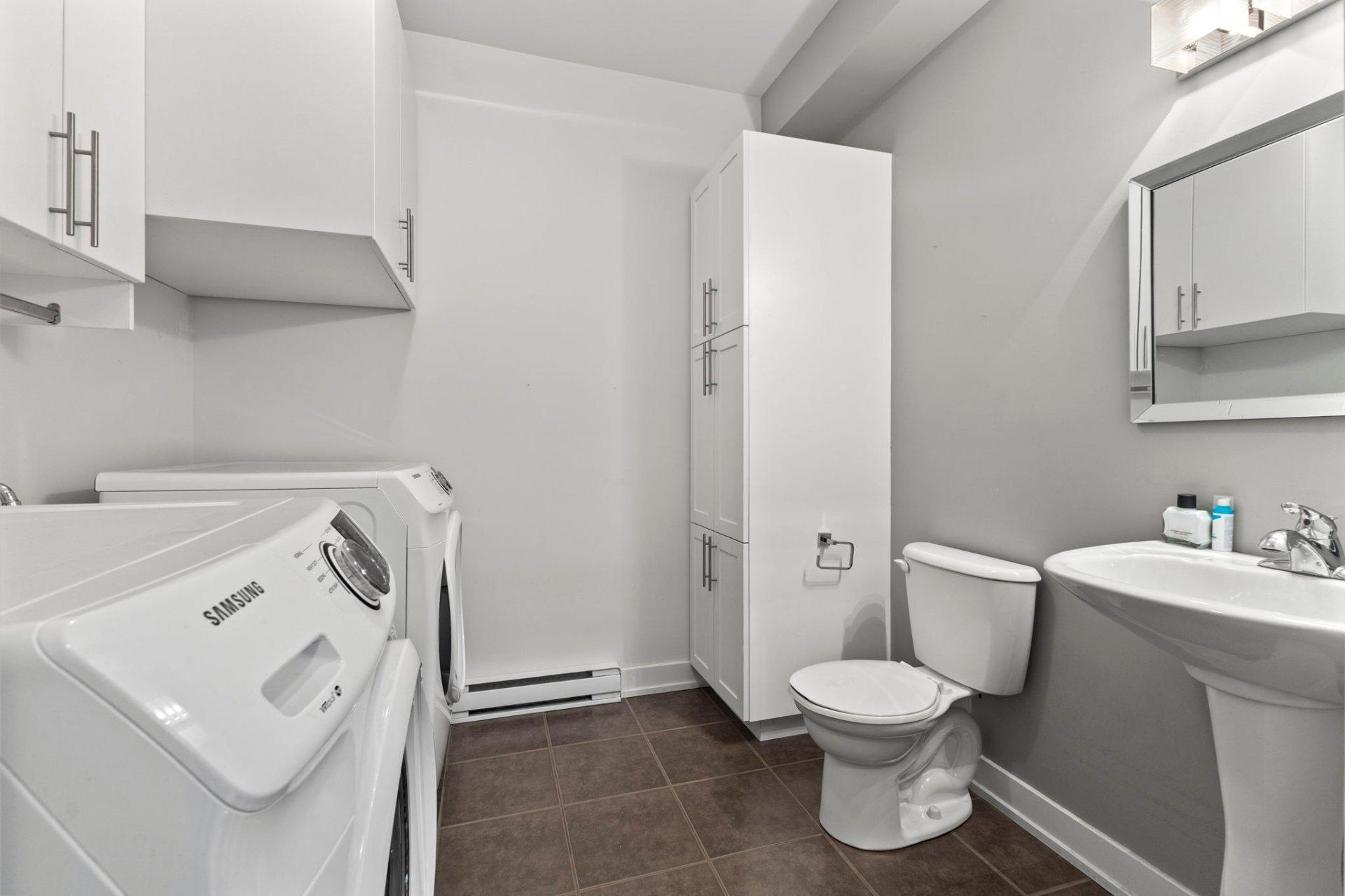 









38BZ


Rue Adonis

,
Val-des-Monts,




QC
J8N0C2

