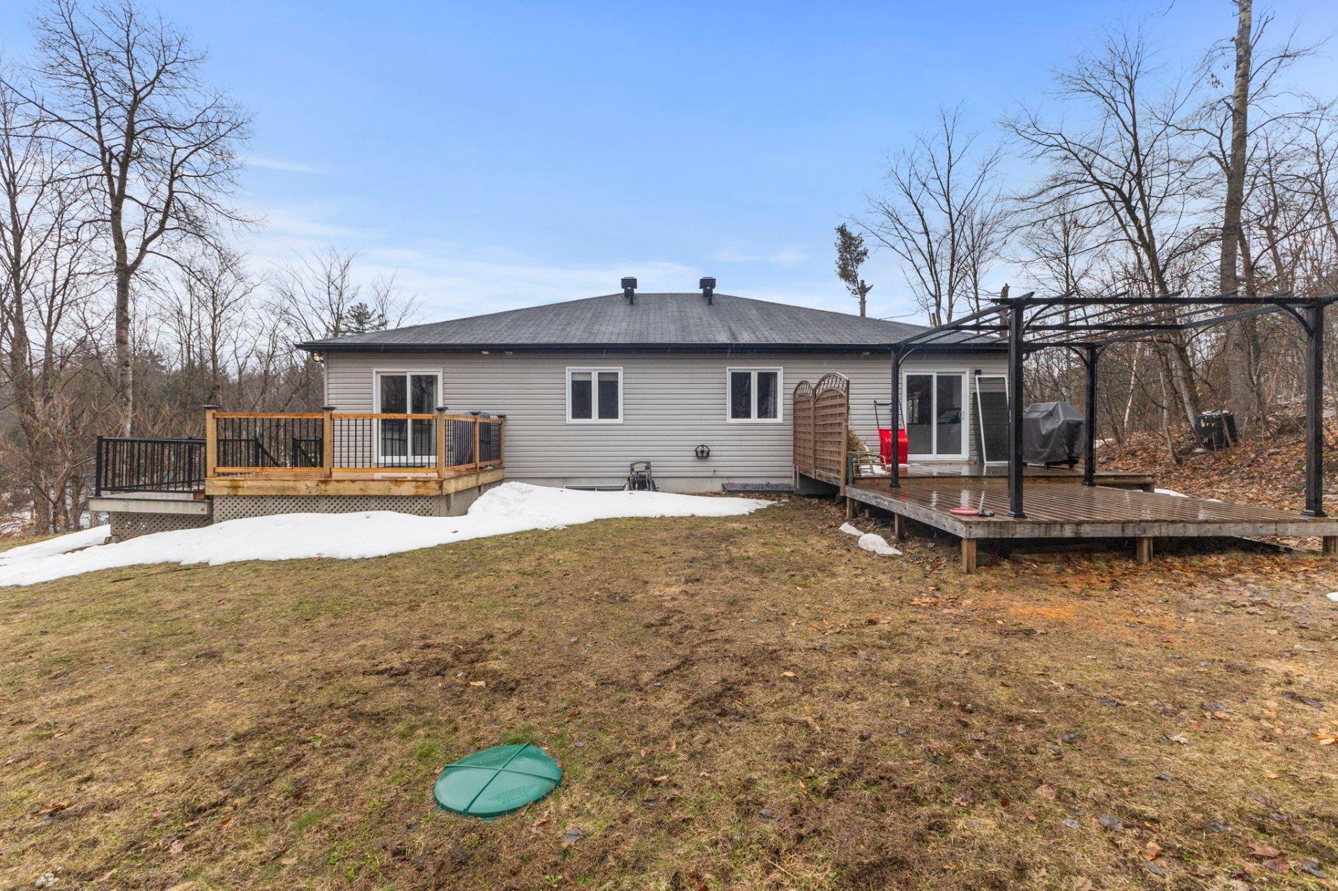 









38BZ


Rue Adonis

,
Val-des-Monts,




QC
J8N0C2

