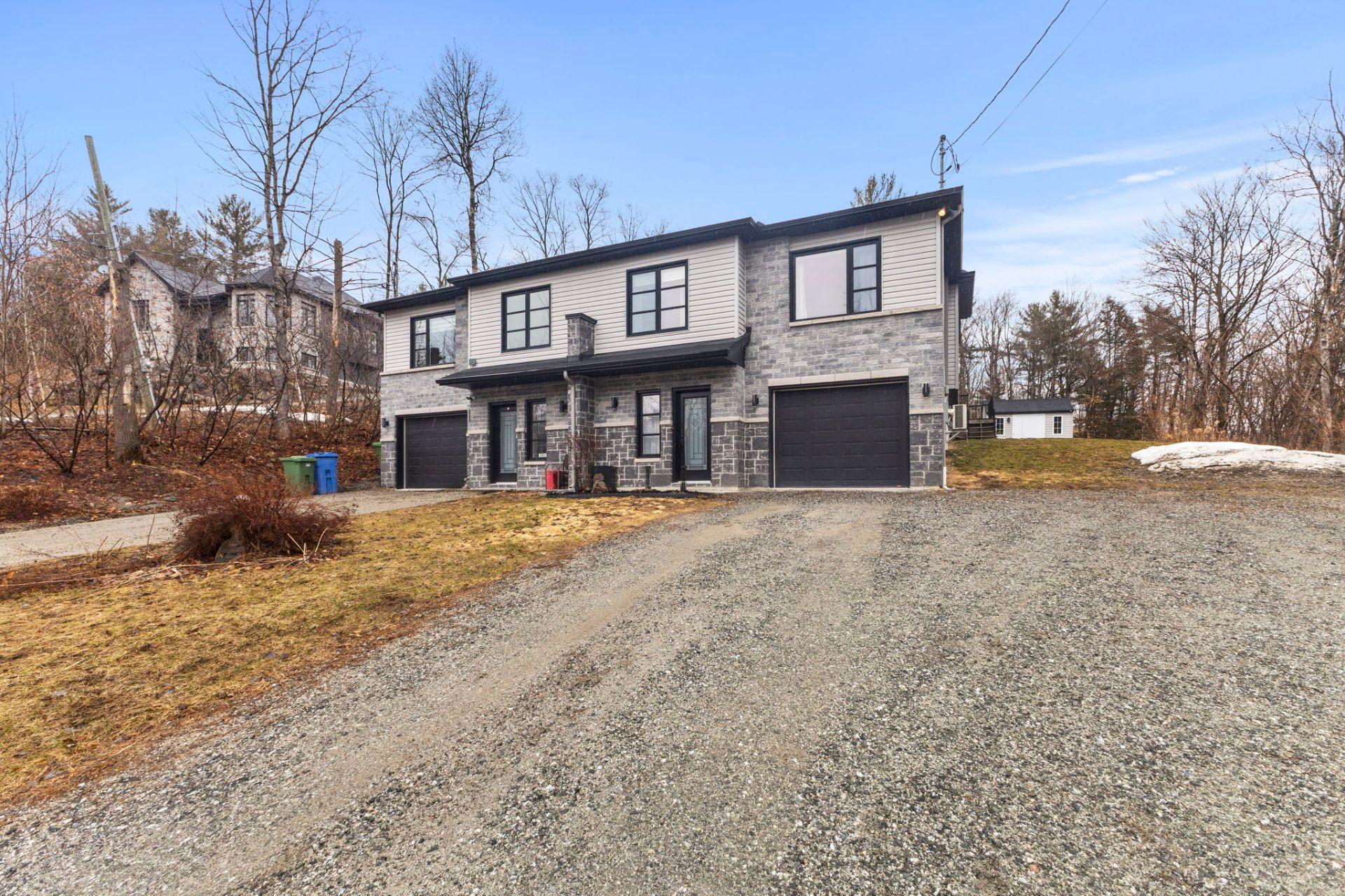 









38BZ


Rue Adonis

,
Val-des-Monts,




QC
J8N0C2


