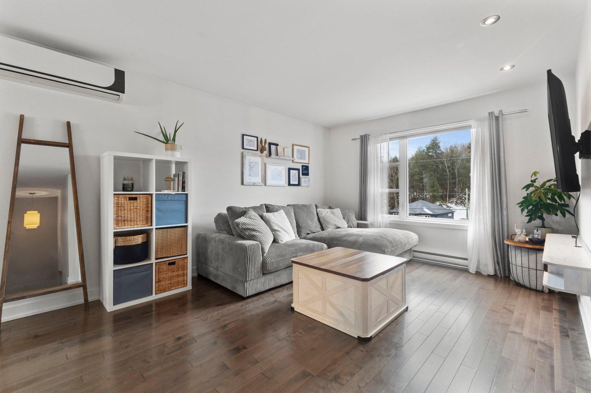 









38BZ


Rue Adonis

,
Val-des-Monts,




QC
J8N0C2

