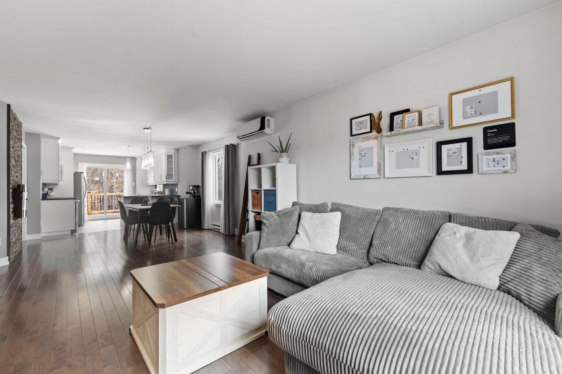 









38BZ


Rue Adonis

,
Val-des-Monts,




QC
J8N0C2

