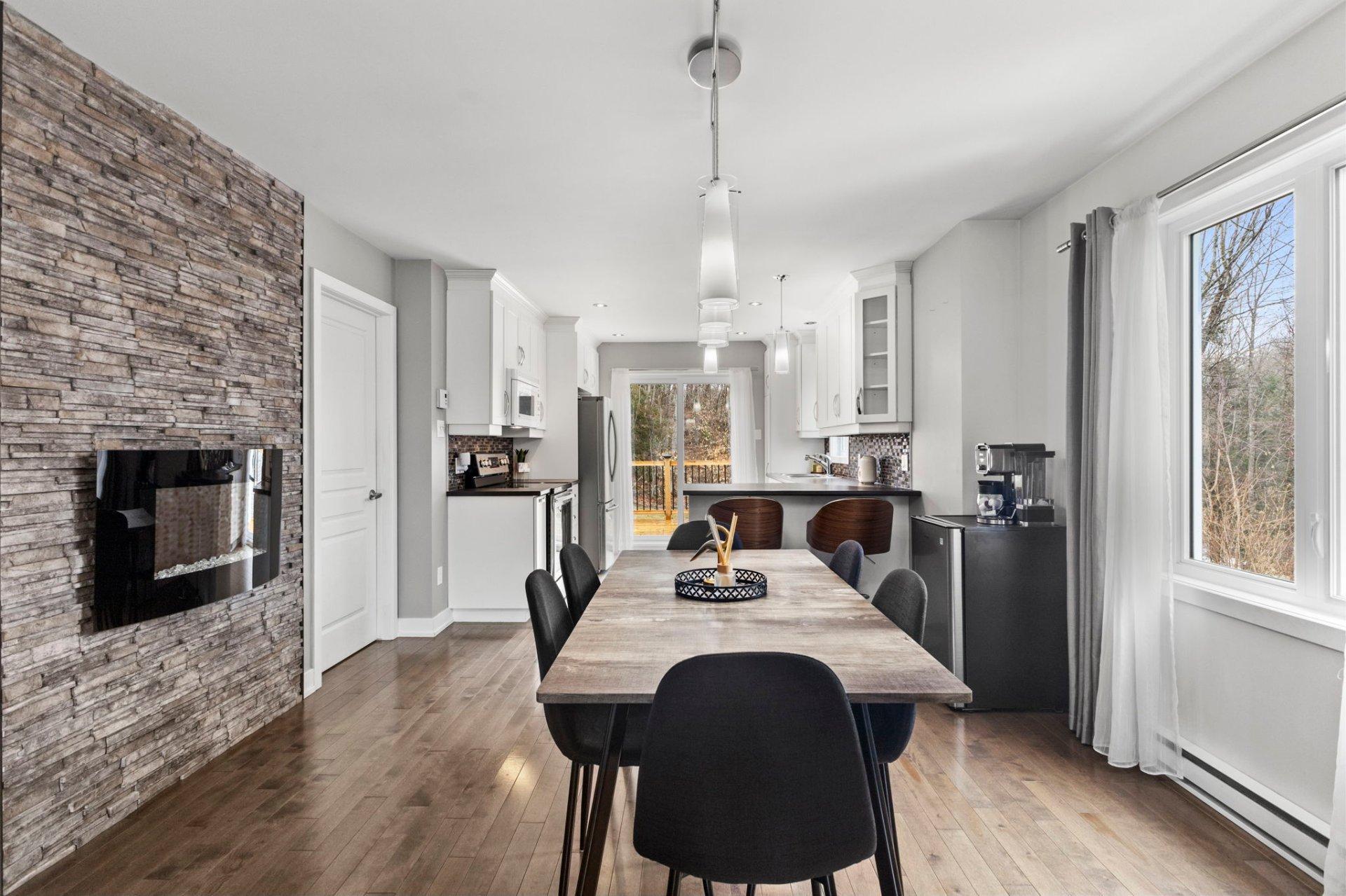 









38BZ


Rue Adonis

,
Val-des-Monts,




QC
J8N0C2

