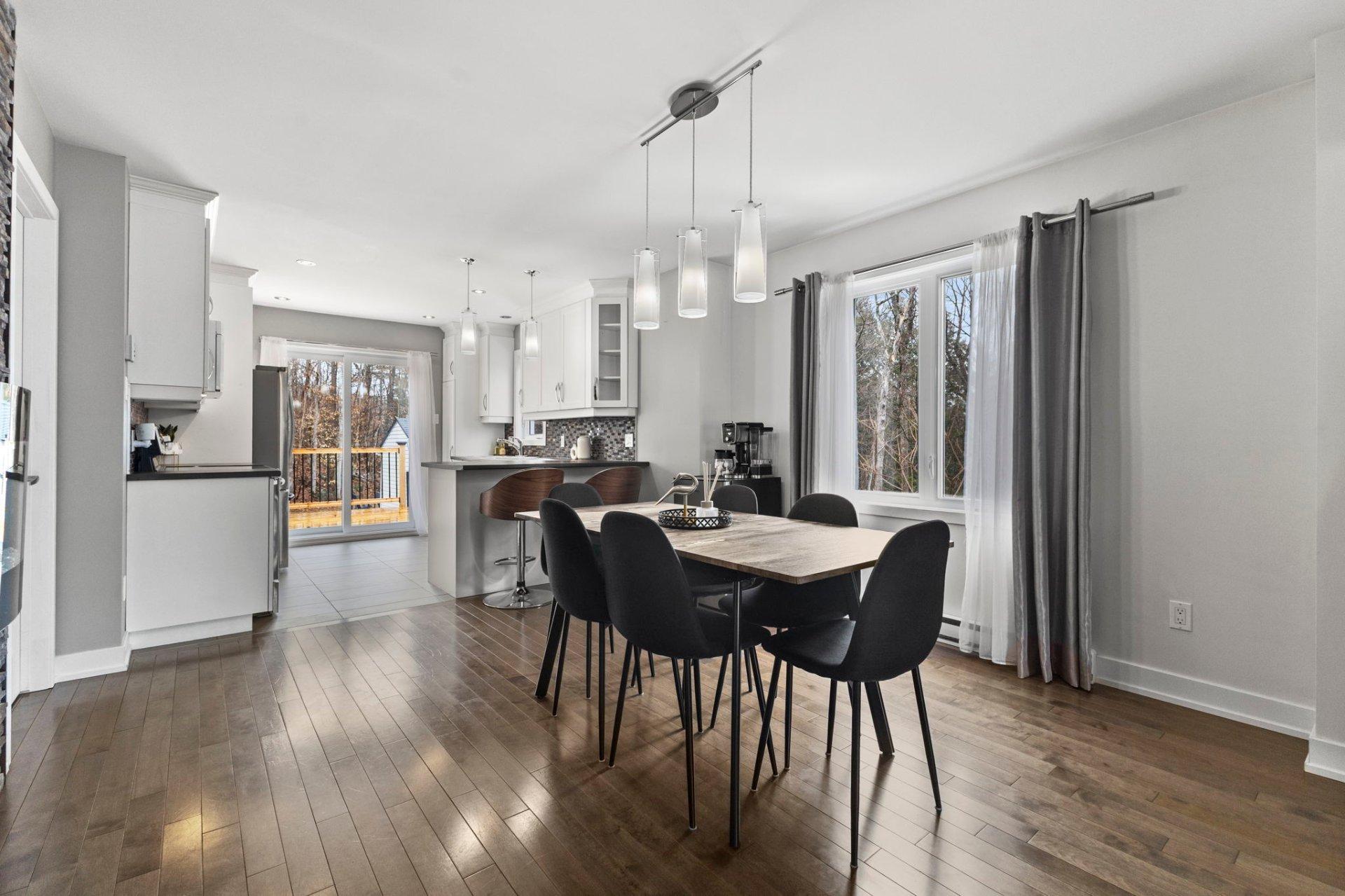 









38BZ


Rue Adonis

,
Val-des-Monts,




QC
J8N0C2

