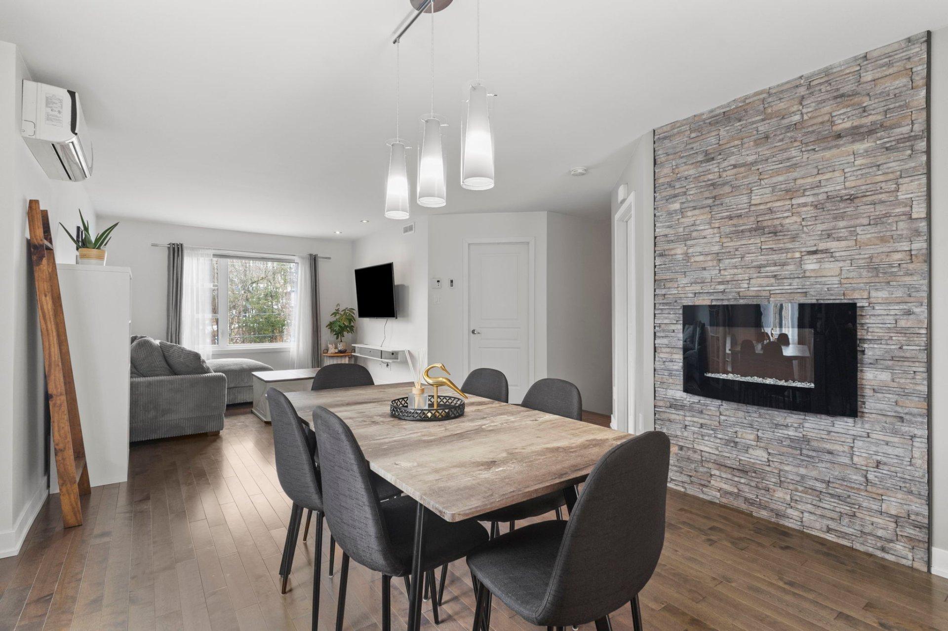 









38BZ


Rue Adonis

,
Val-des-Monts,




QC
J8N0C2

