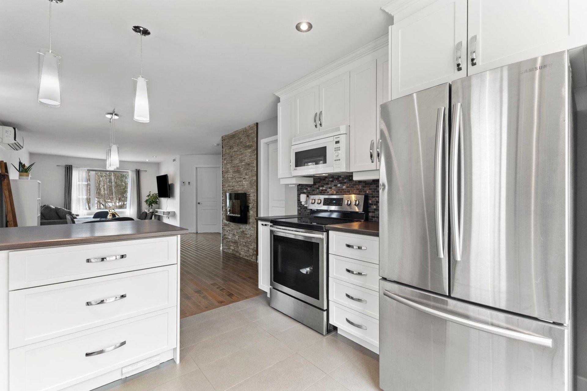 









38BZ


Rue Adonis

,
Val-des-Monts,




QC
J8N0C2

