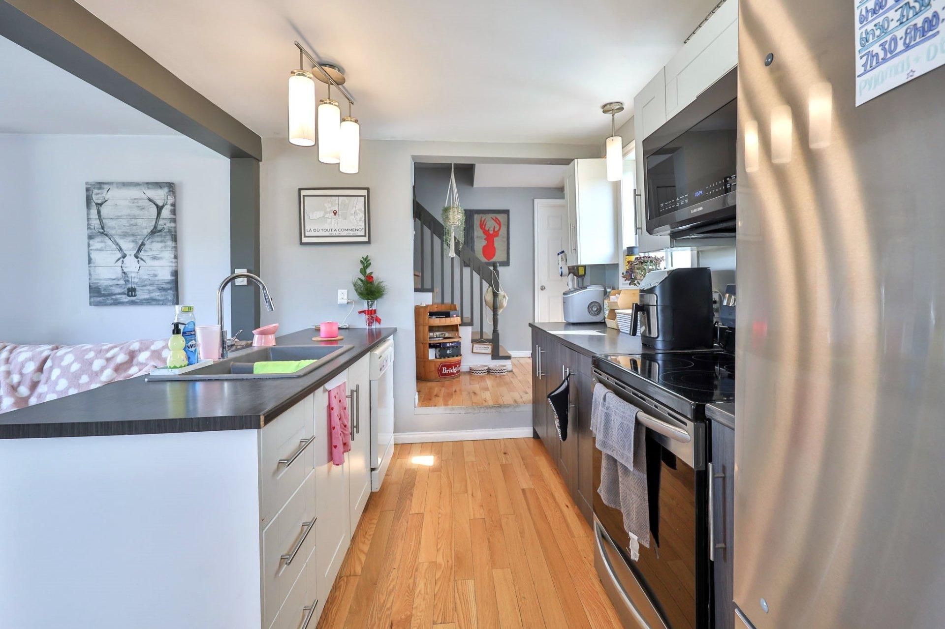 









258


Rue McDougall

,
Maniwaki,




QC
J9E1V8

