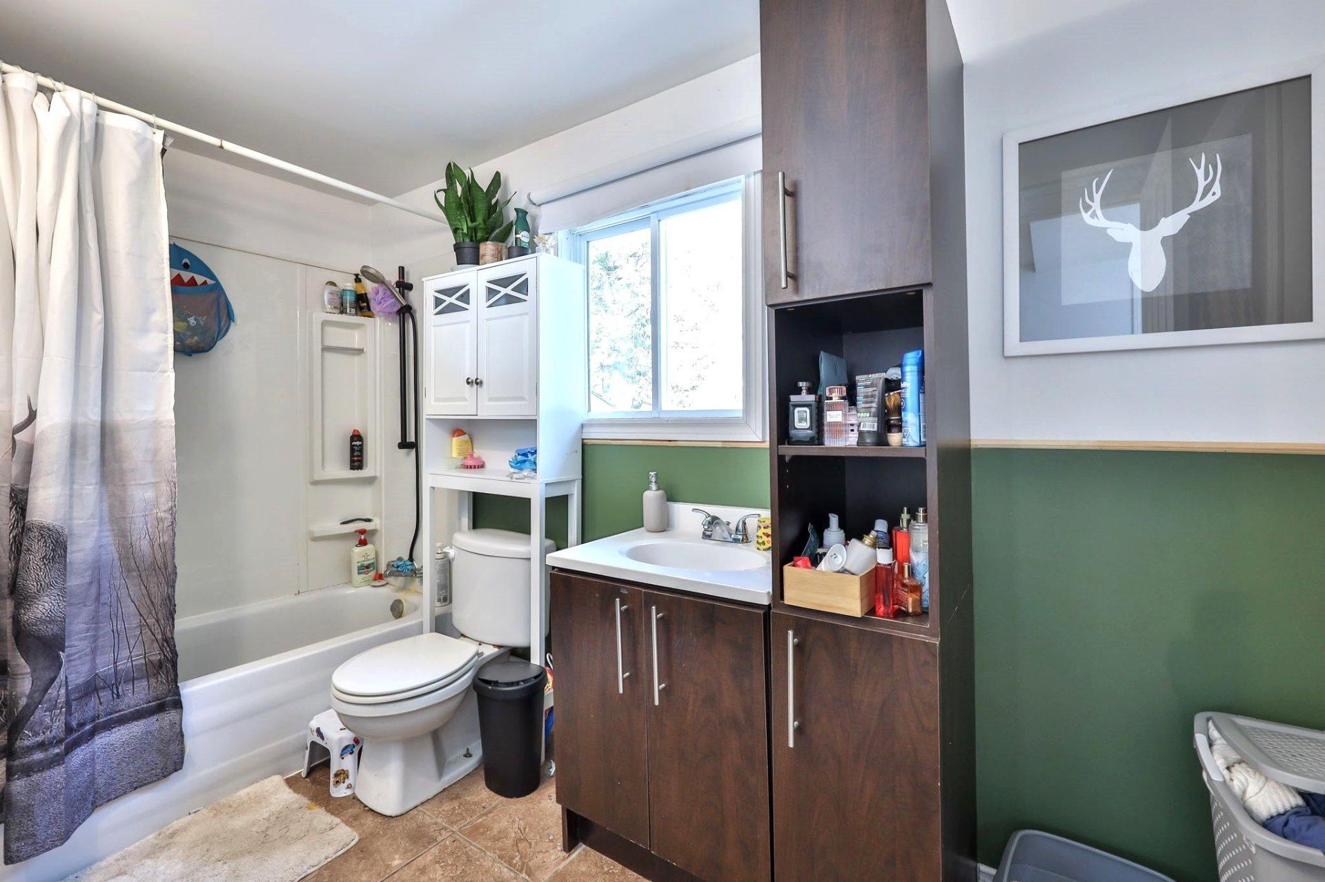 









258


Rue McDougall

,
Maniwaki,




QC
J9E1V8

