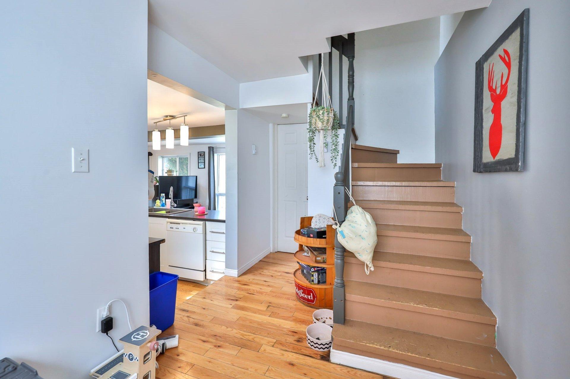 









258


Rue McDougall

,
Maniwaki,




QC
J9E1V8

