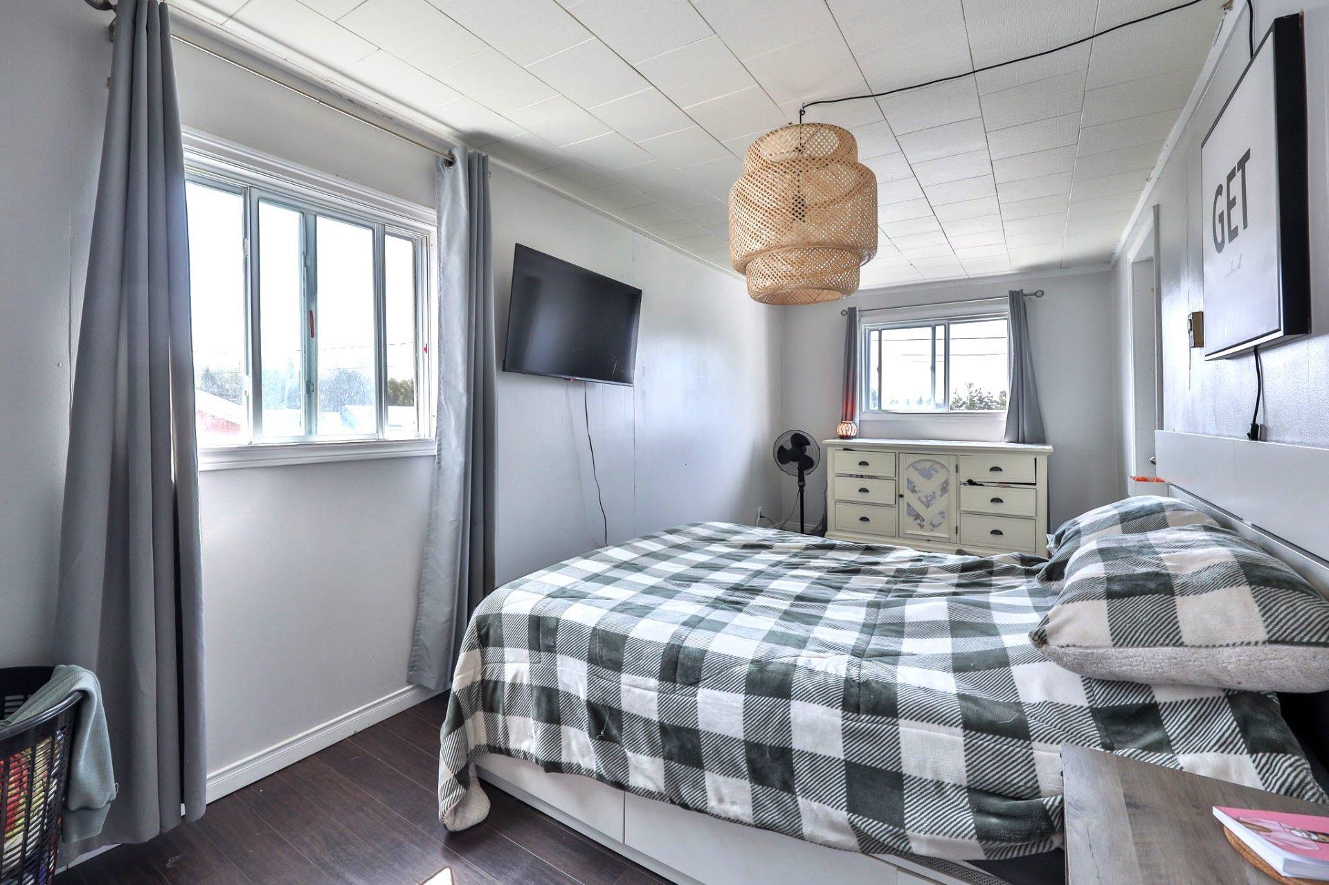 









258


Rue McDougall

,
Maniwaki,




QC
J9E1V8

