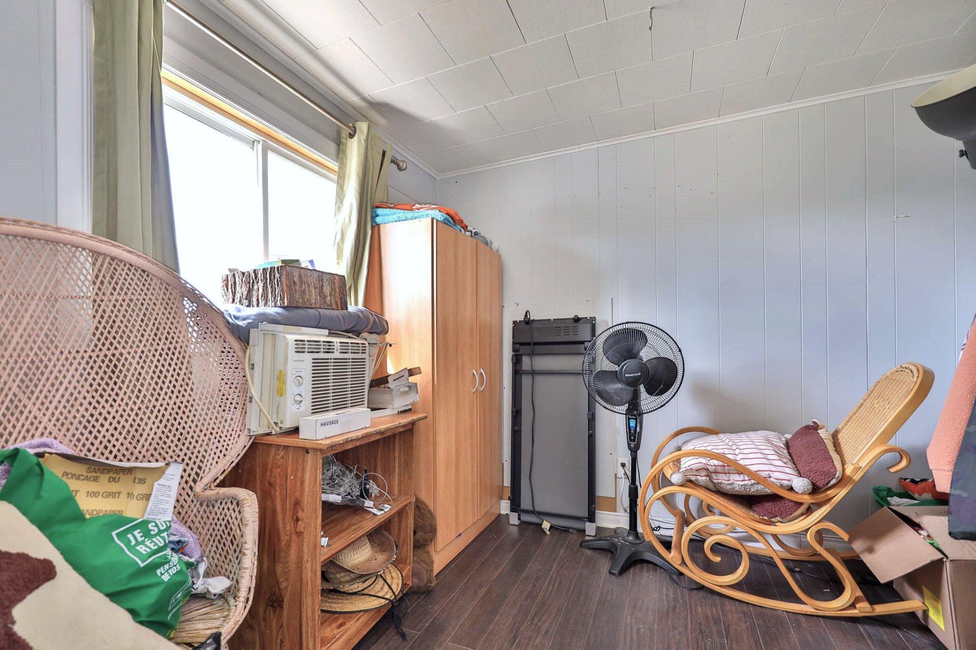 









258


Rue McDougall

,
Maniwaki,




QC
J9E1V8

