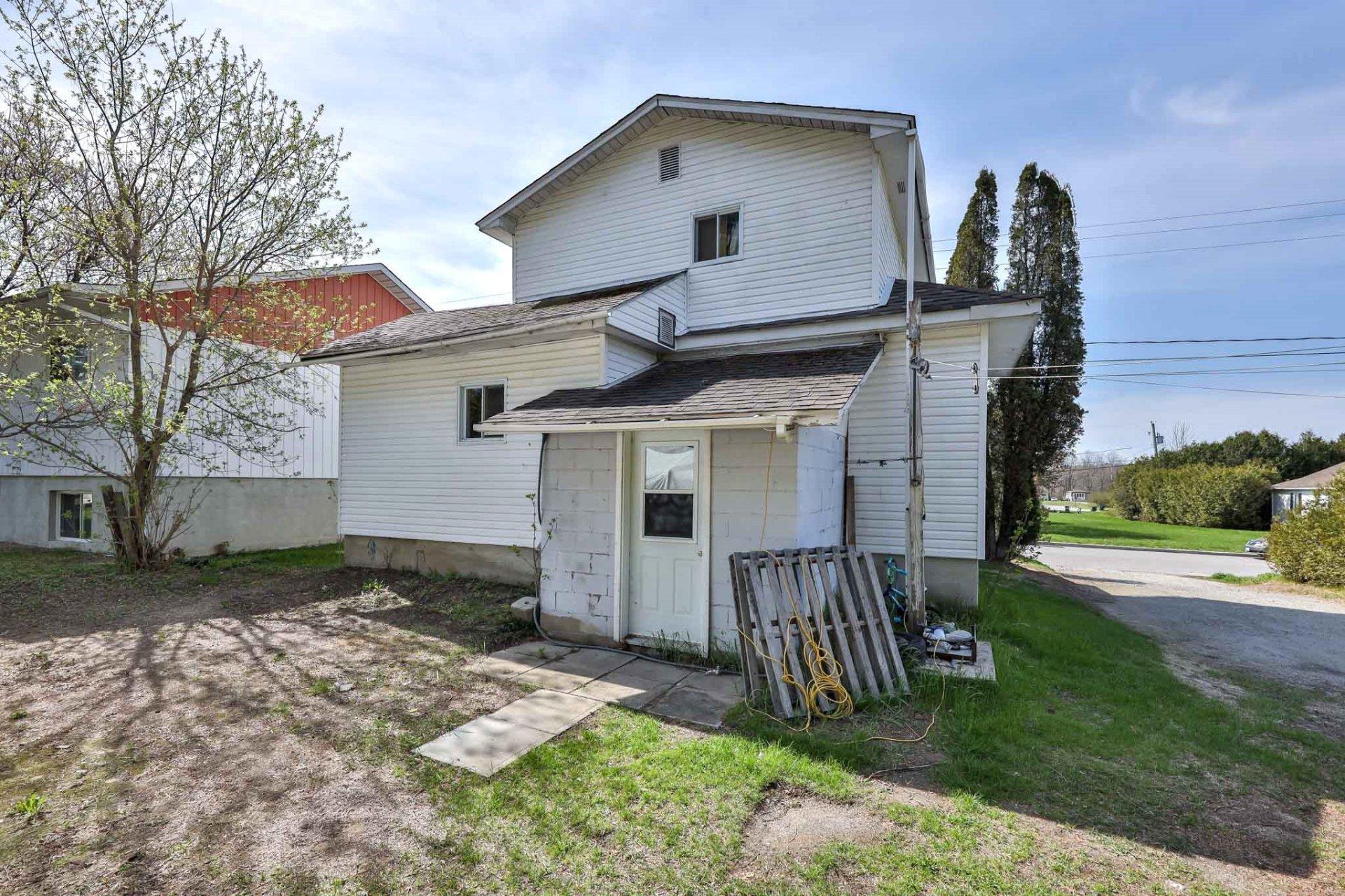 









258


Rue McDougall

,
Maniwaki,




QC
J9E1V8

