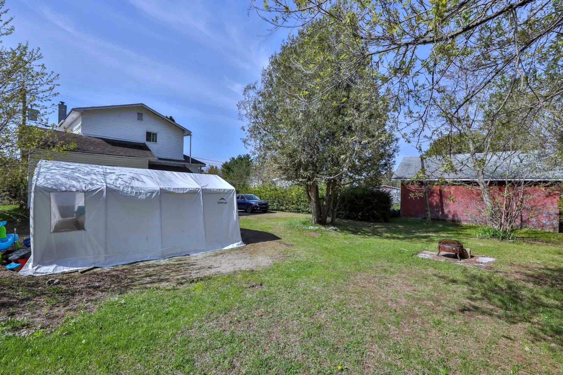 









258


Rue McDougall

,
Maniwaki,




QC
J9E1V8

