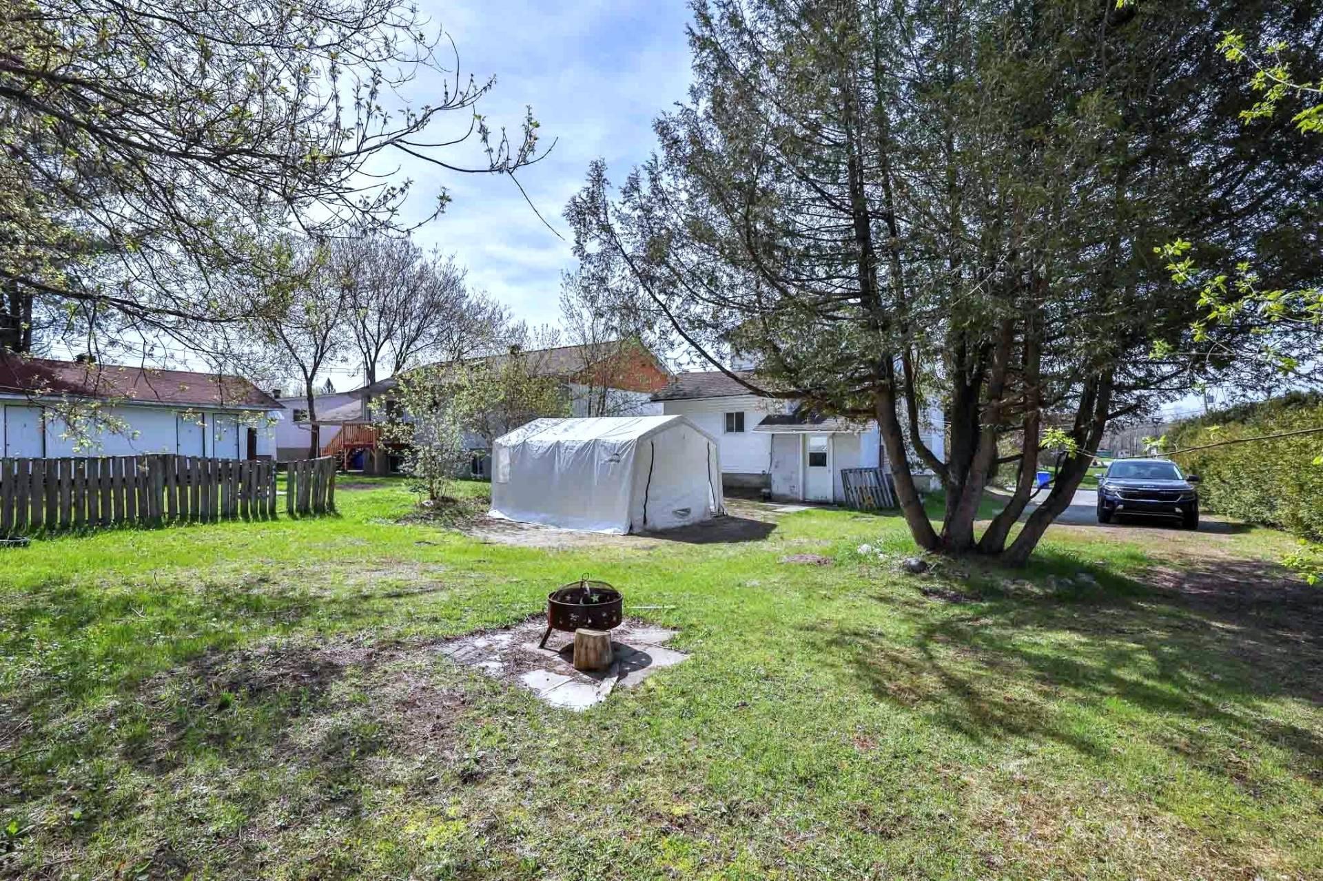 









258


Rue McDougall

,
Maniwaki,




QC
J9E1V8

