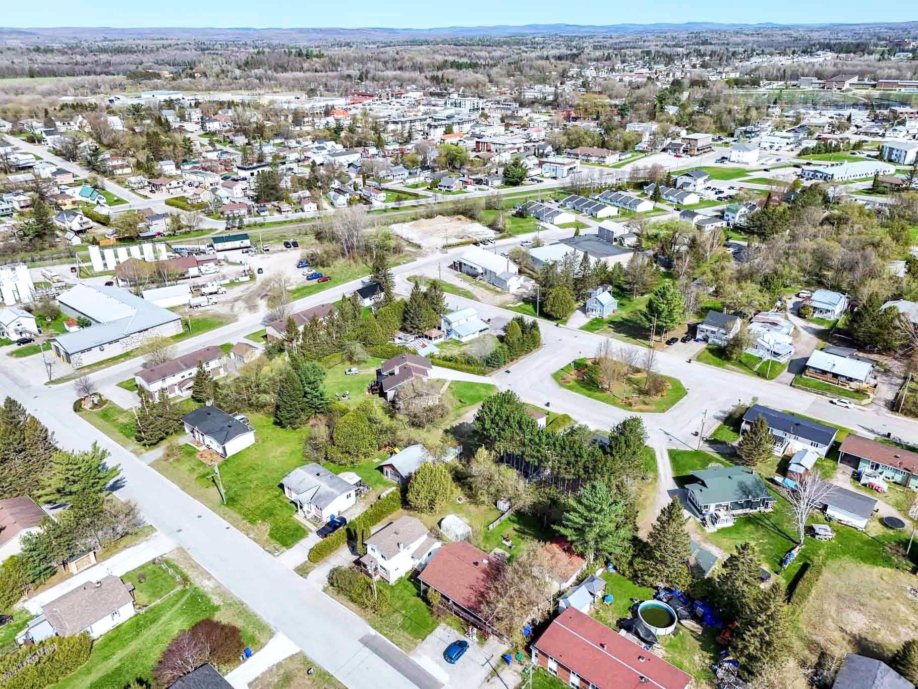 









258


Rue McDougall

,
Maniwaki,




QC
J9E1V8


