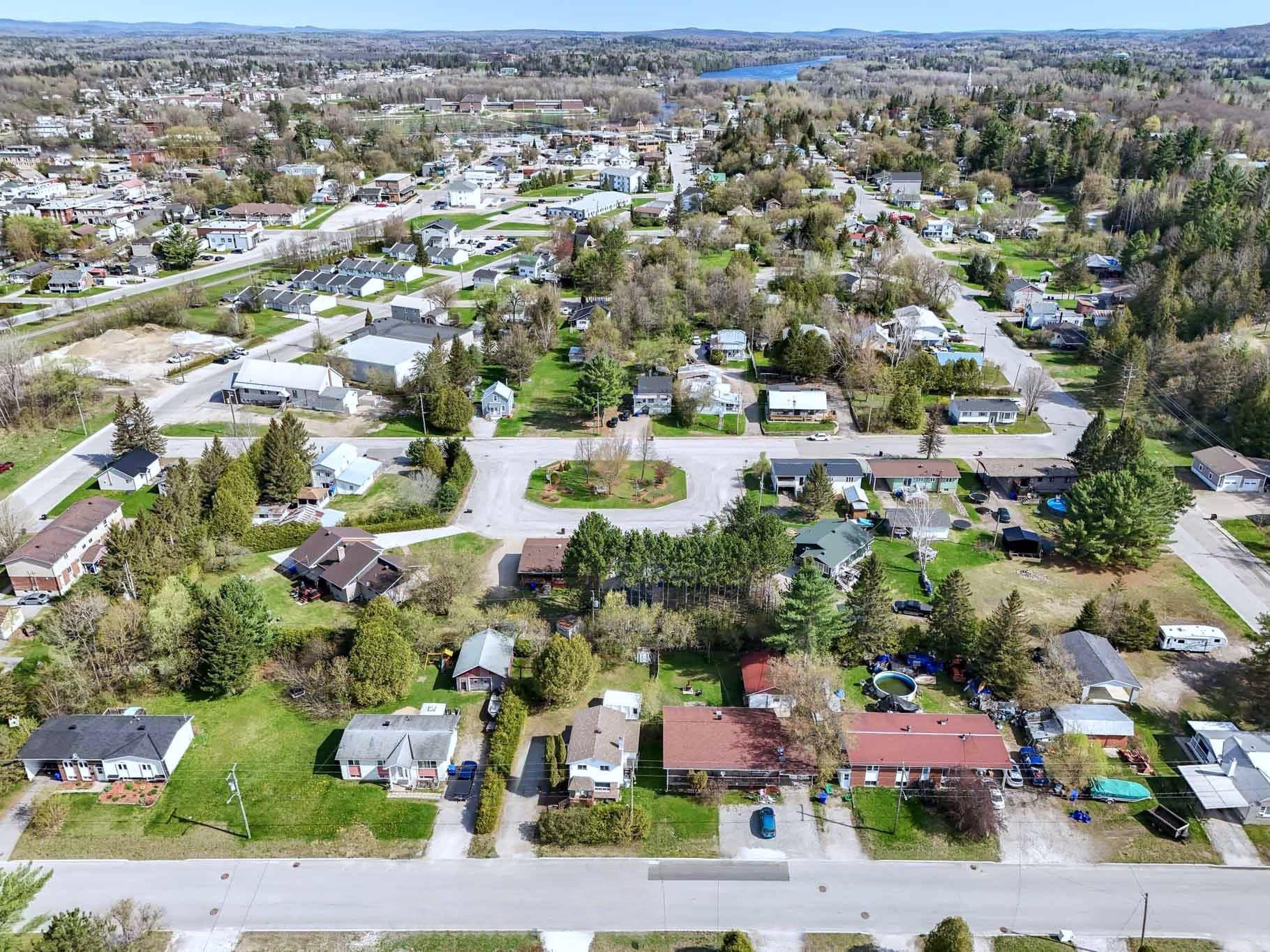 









258


Rue McDougall

,
Maniwaki,




QC
J9E1V8

