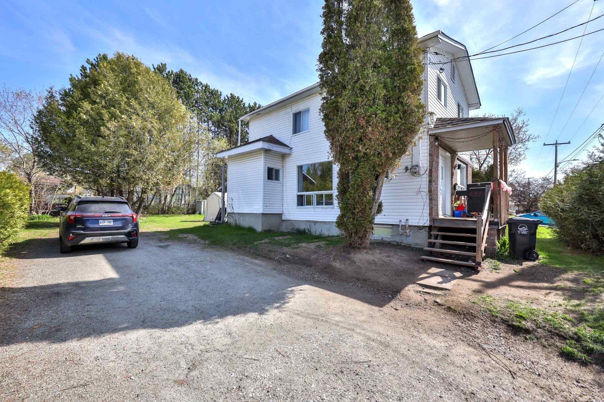 









258


Rue McDougall

,
Maniwaki,




QC
J9E1V8

