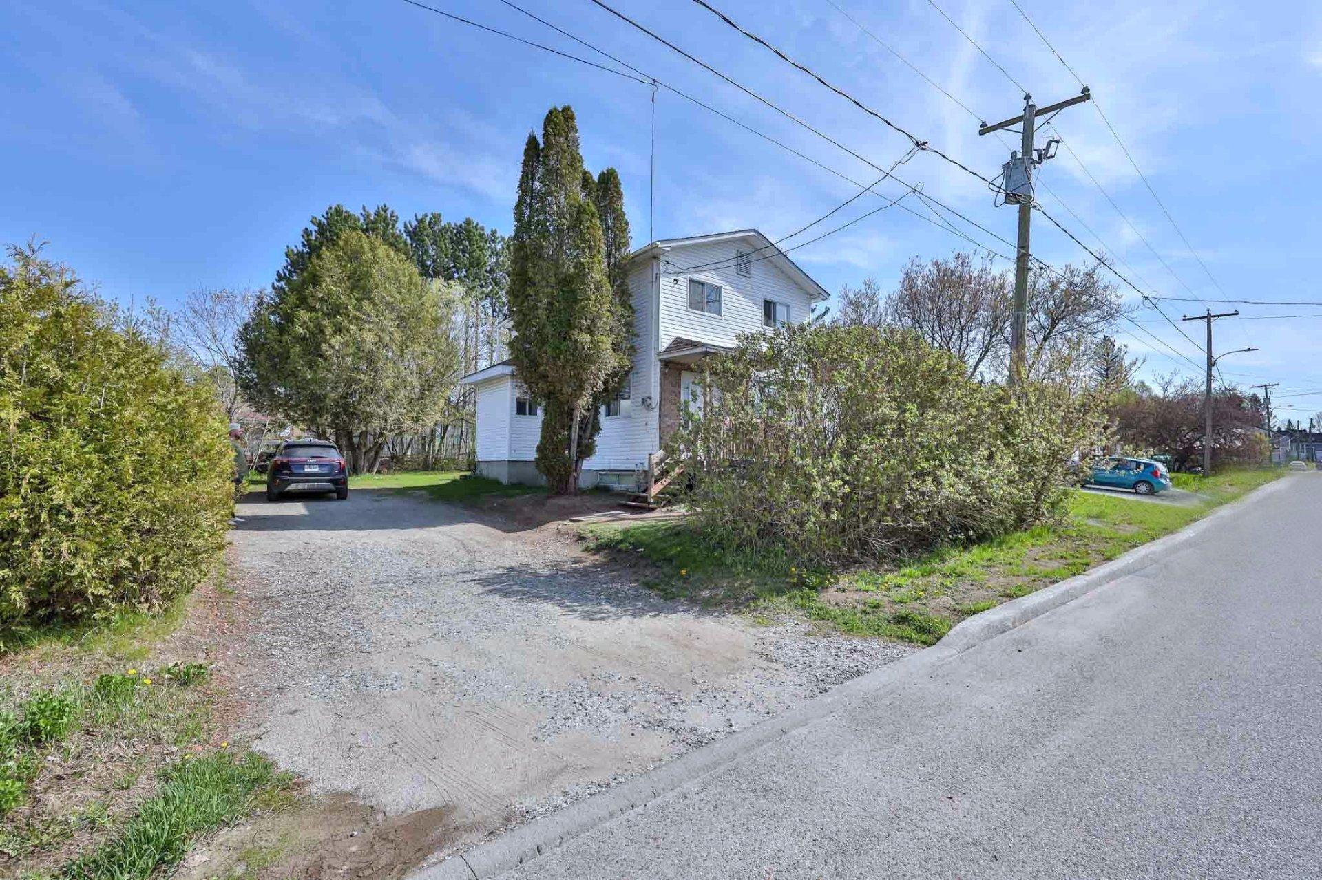 









258


Rue McDougall

,
Maniwaki,




QC
J9E1V8

