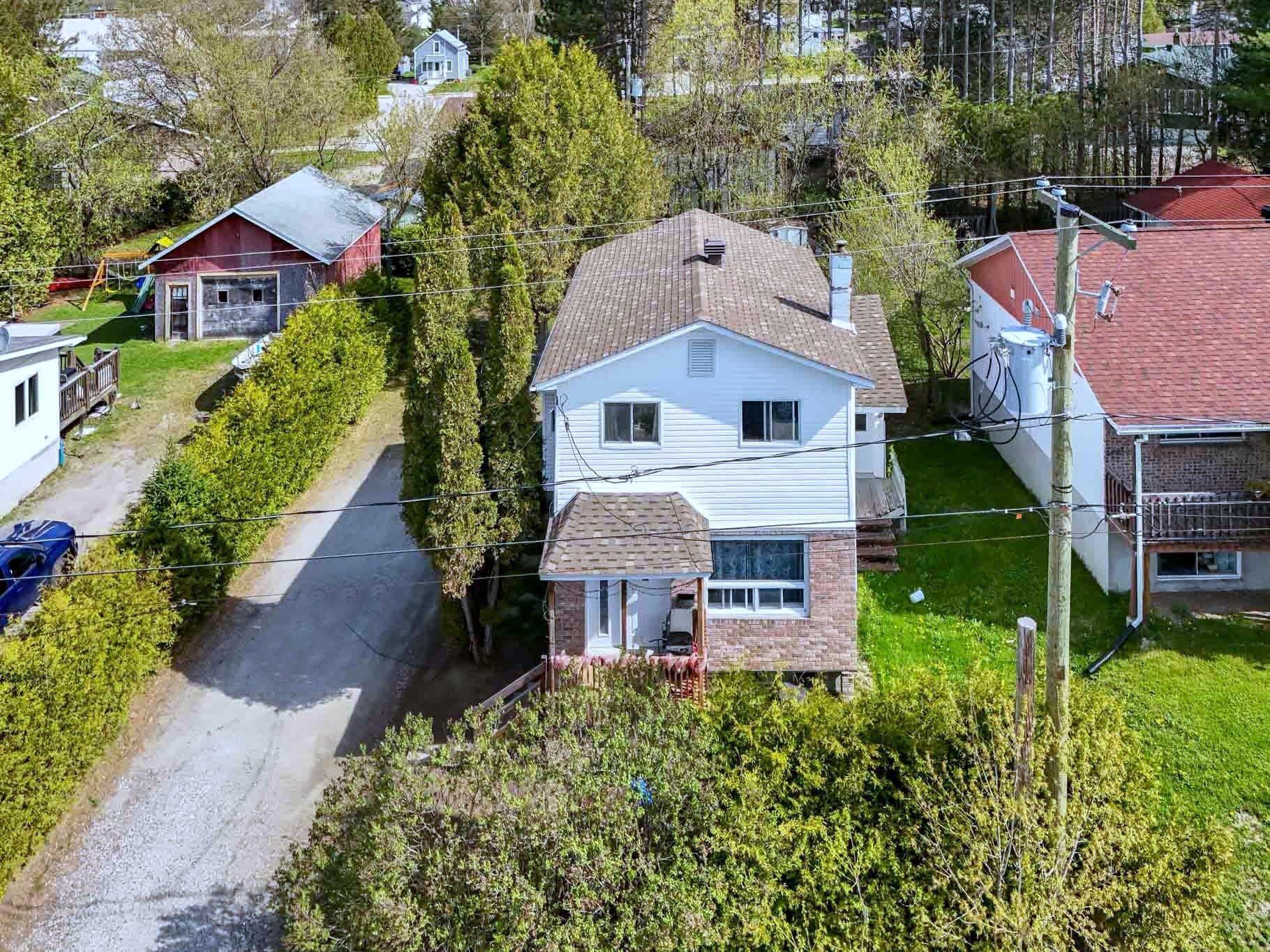 









258


Rue McDougall

,
Maniwaki,




QC
J9E1V8

