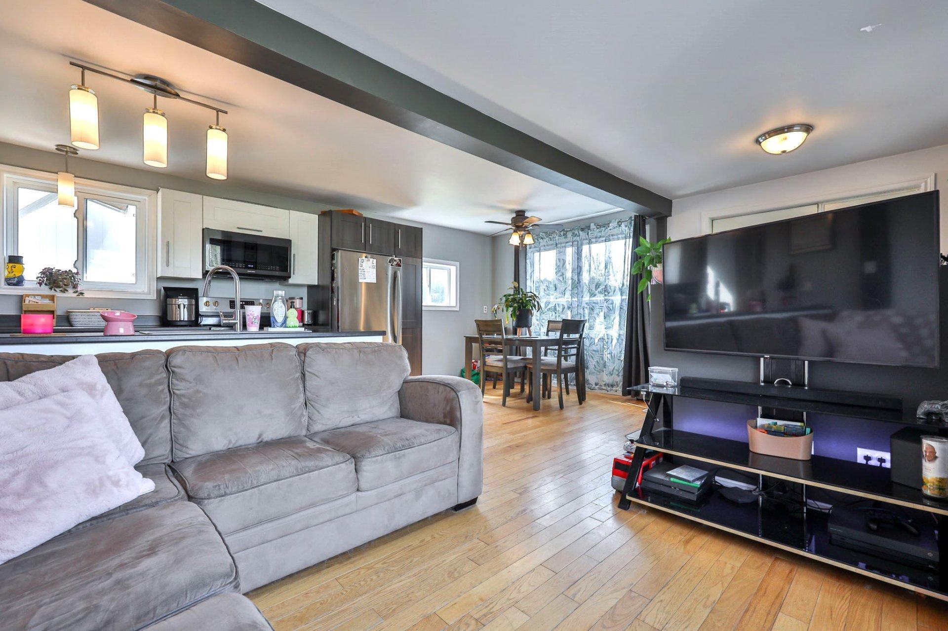 









258


Rue McDougall

,
Maniwaki,




QC
J9E1V8

