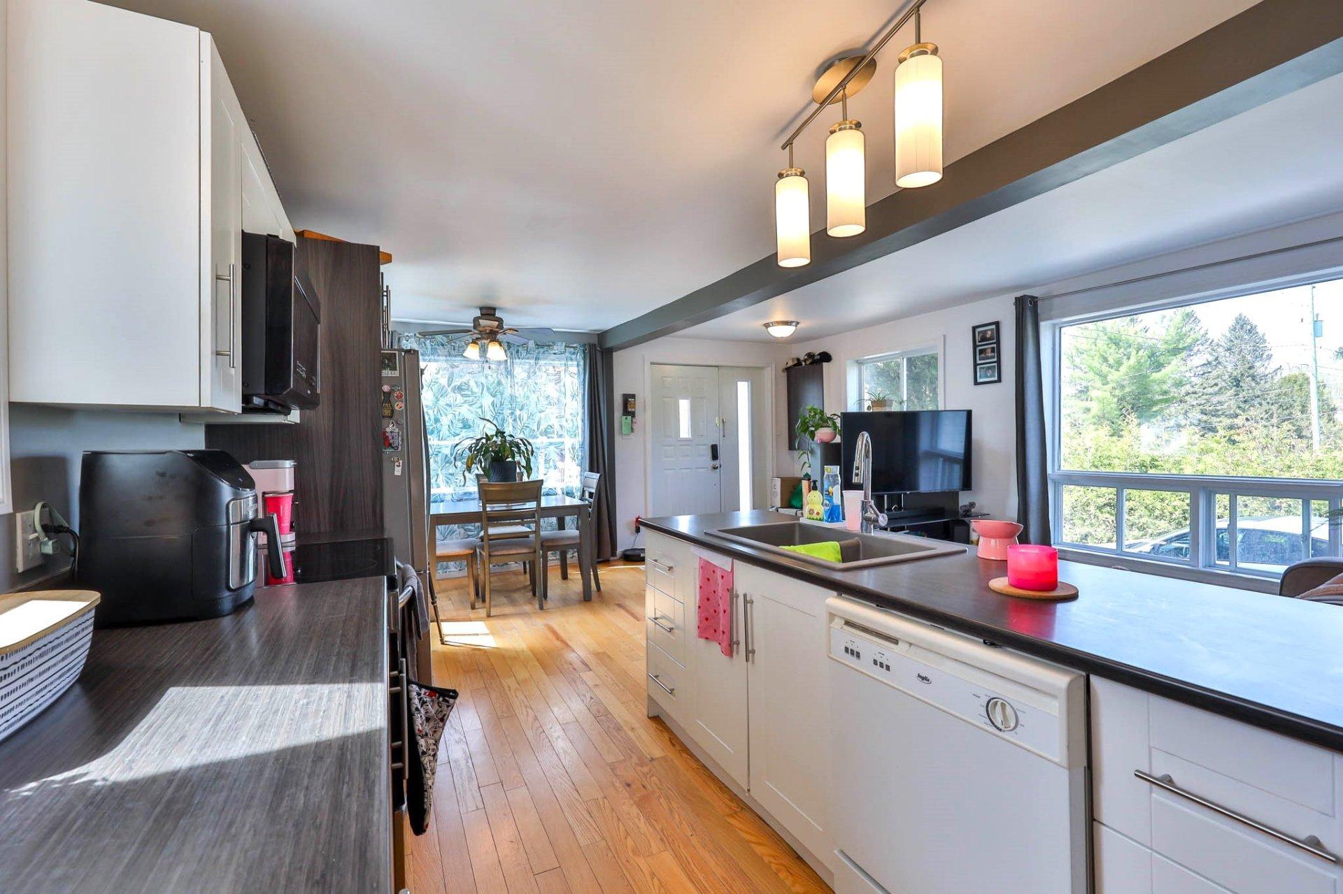 









258


Rue McDougall

,
Maniwaki,




QC
J9E1V8

