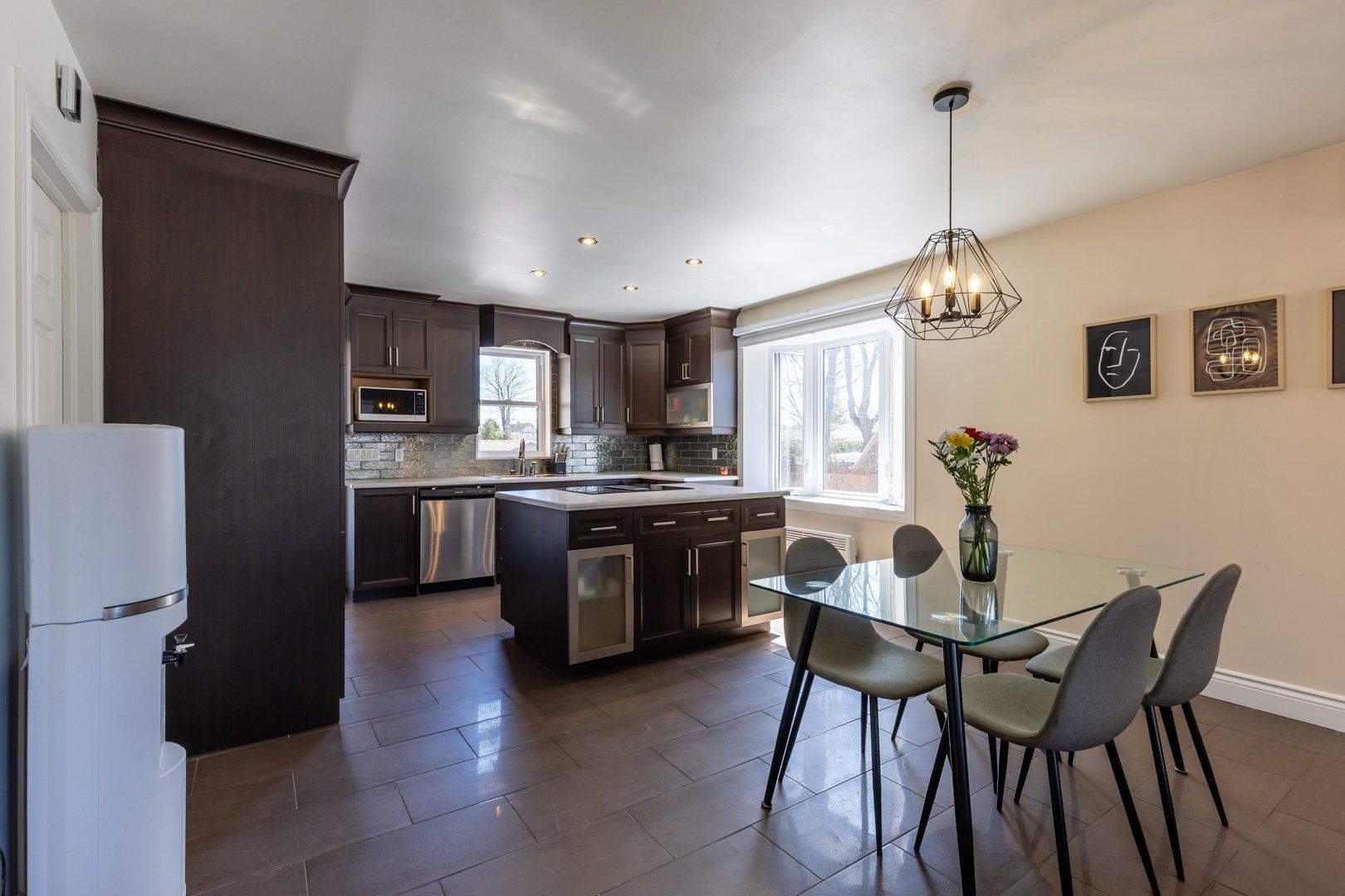 









655


126e Rue

,
Shawinigan,




QC
G9P3X3

