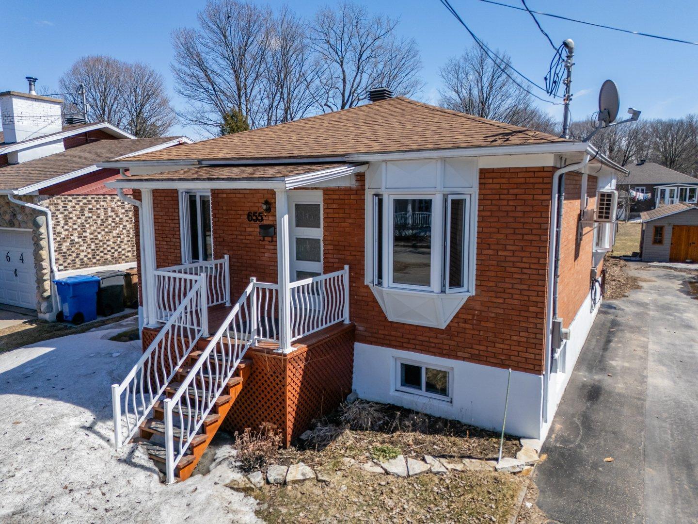 









655


126e Rue

,
Shawinigan,




QC
G9P3X3

