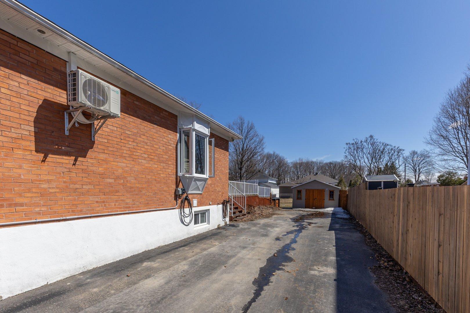 









655


126e Rue

,
Shawinigan,




QC
G9P3X3

