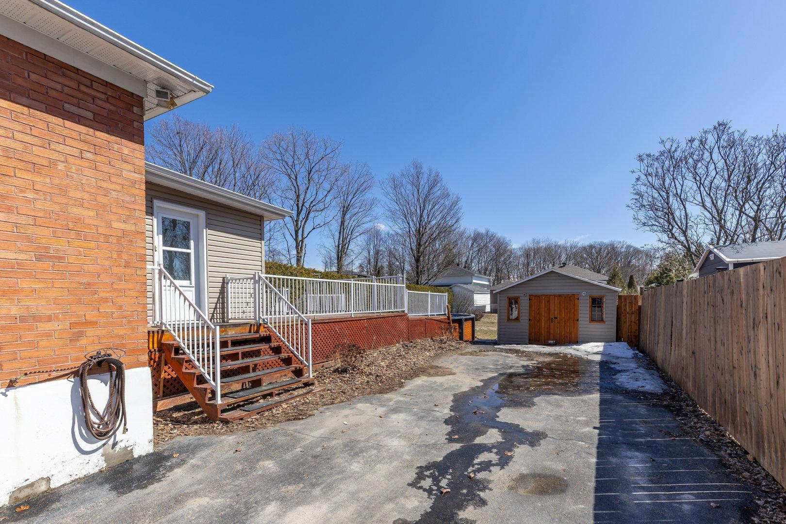 









655


126e Rue

,
Shawinigan,




QC
G9P3X3

