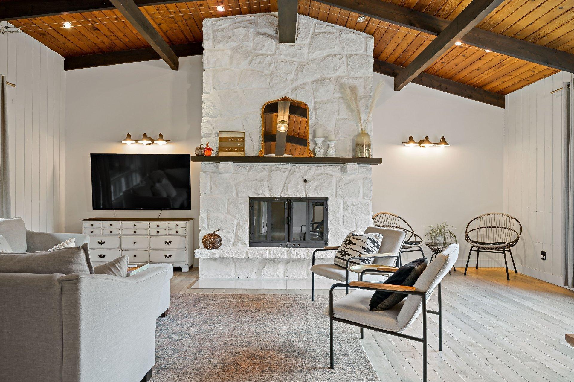 









1470


Rue Labelle

,
Mont-Tremblant,




QC
J8E2N5

