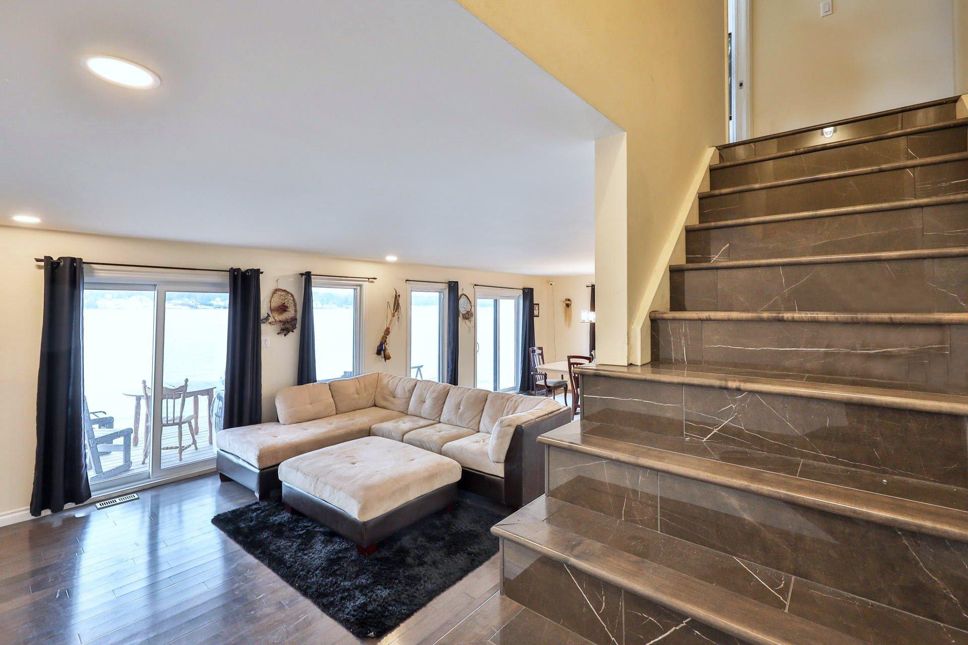 









118


Ch. du Fer-à-Cheval

,
Gatineau (Masson-Angers),




QC
J8M1L9

